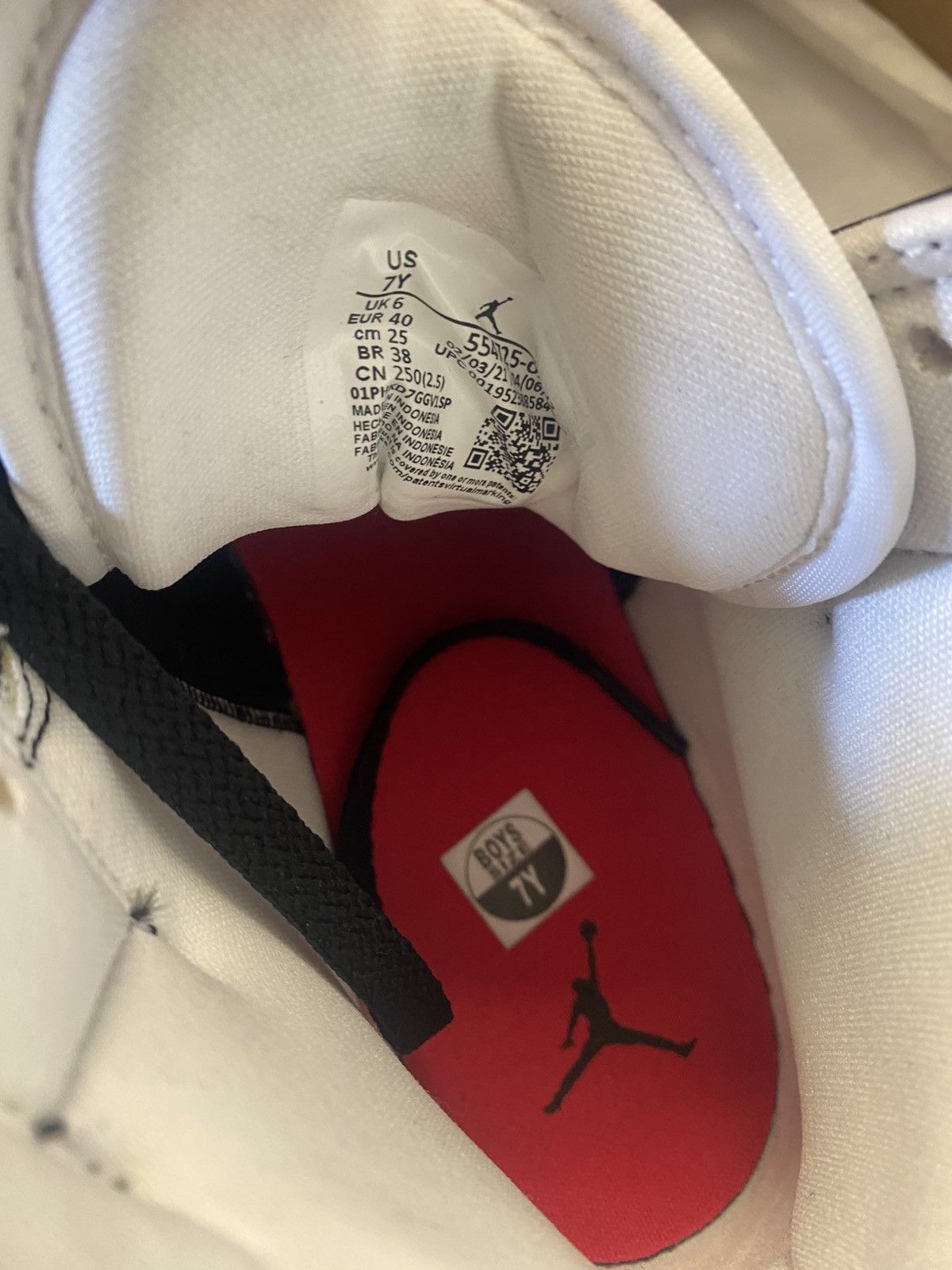 Jordan Brand Jordan 1 Mid Black Very Berry White Size US 7 / EU 40 - 7 Thumbnail