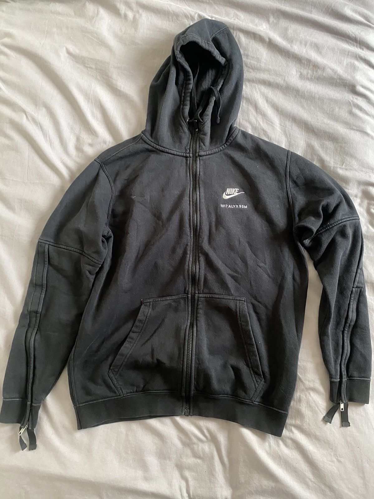 luke 1018 nike