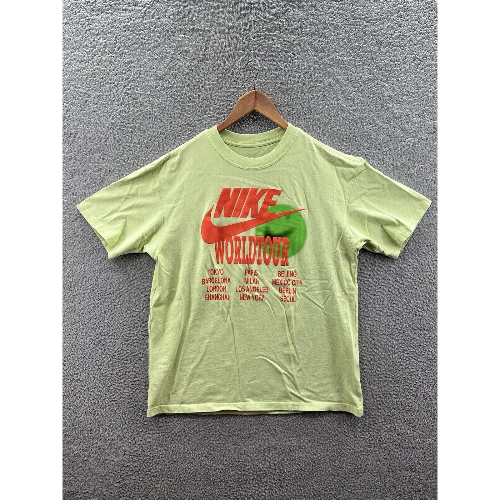 Nike Nike World Tour Liquid Lime T-Shirt DA0937-383 Size Medium Size US M / EU 48-50 / 2 - 1 Thumbnail