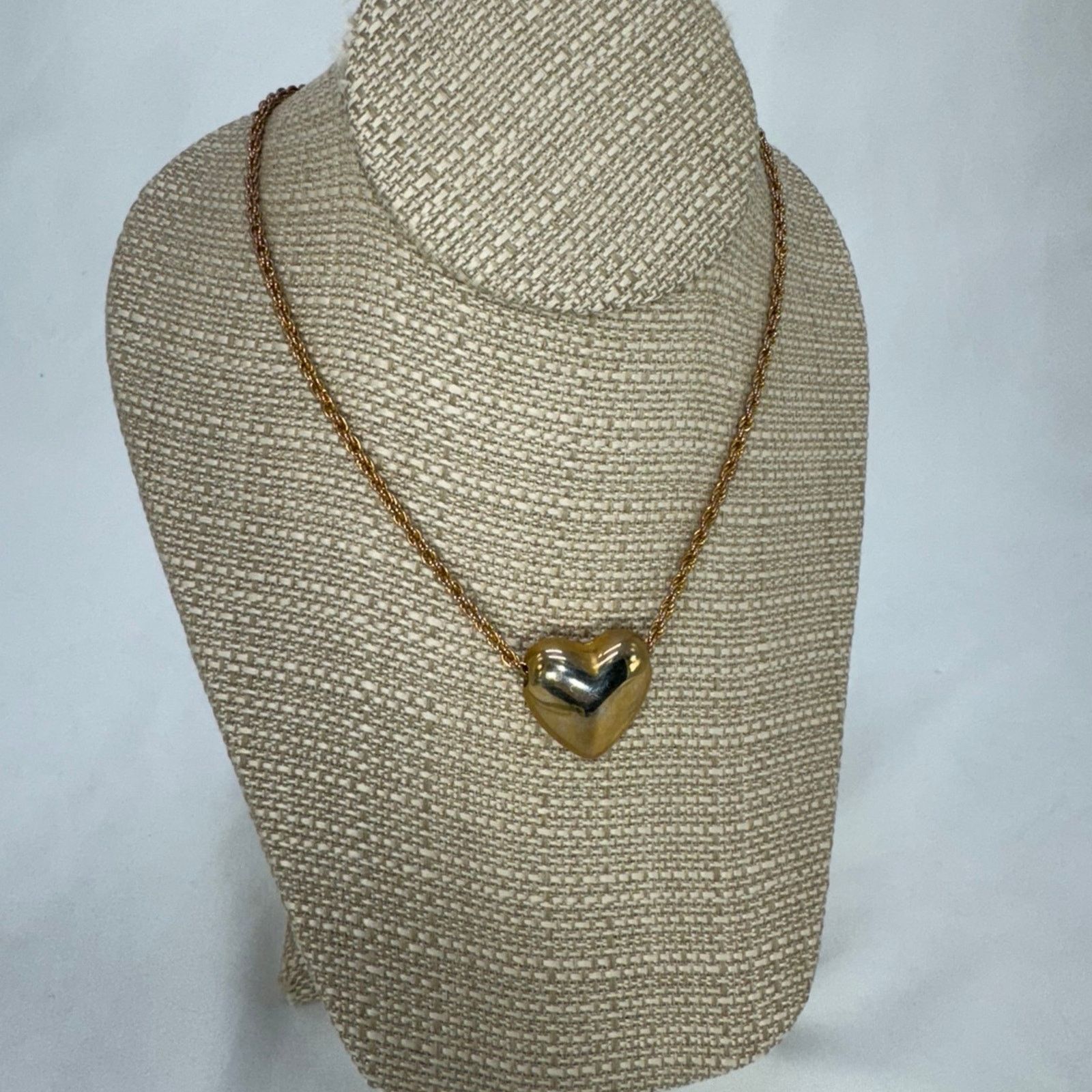 NBDN Nobrandedon VTG gold tone puff heart necklace Size ONE SIZE - 1 Thumbnail