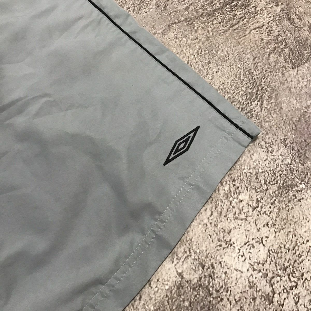 Umbro vintage Umbro nylon shorts swoosh streetwear japan Y2K Size US 32 / EU 48 - 2 Thumbnail