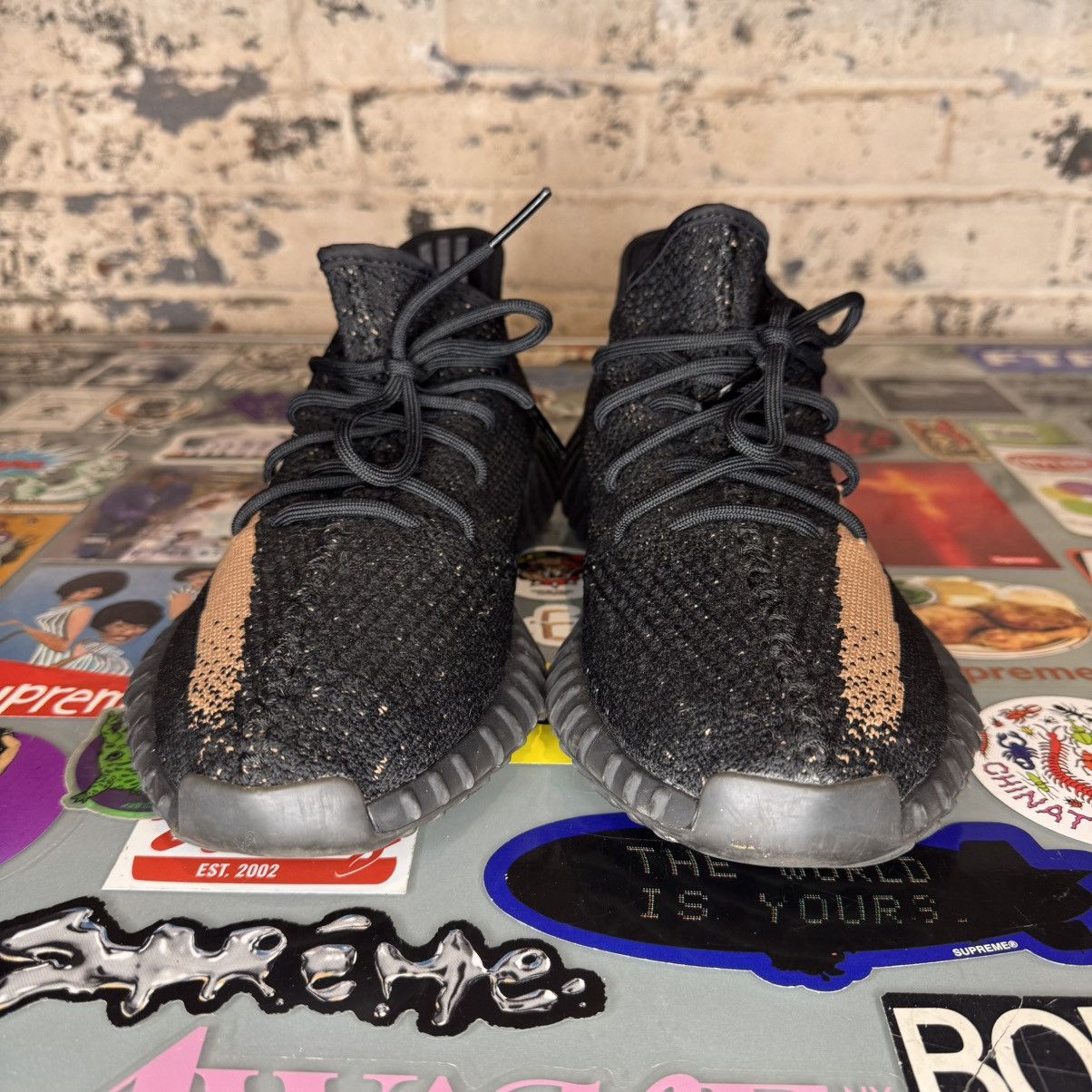 Adidas × Yeezy Adidas Yeezy Boost 350 V2 Core Black Copper Sz 10.5 Used Size US 10.5 / EU 43-44 - 4 Thumbnail