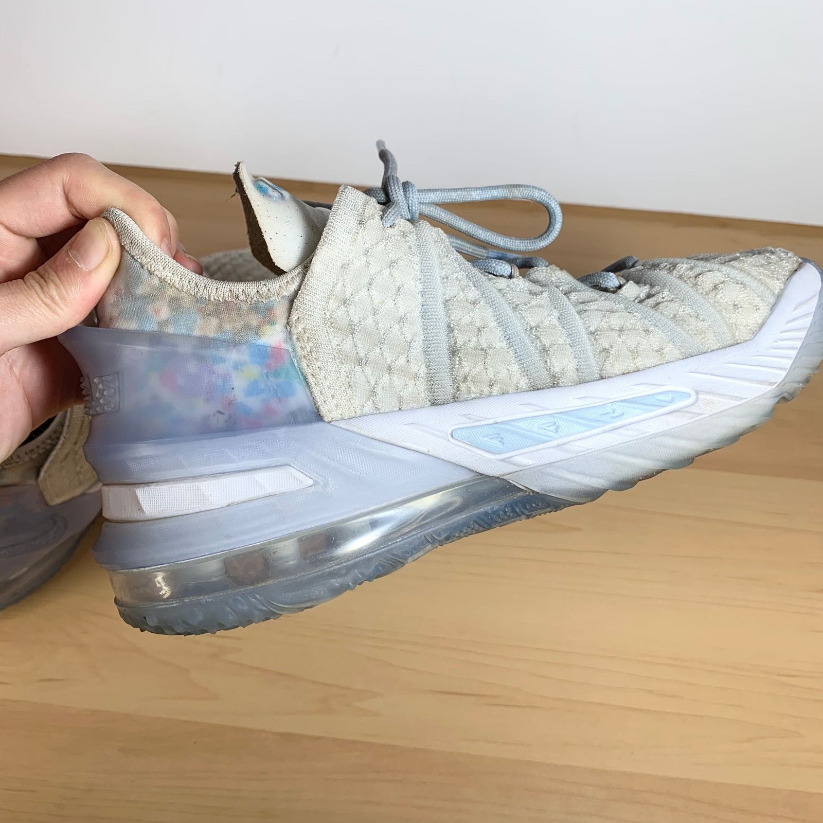 Nike Nike LeBron Size 4Y / 36EU / 5.5Women US Size US 5.5 / IT 35.5 - 10 Thumbnail