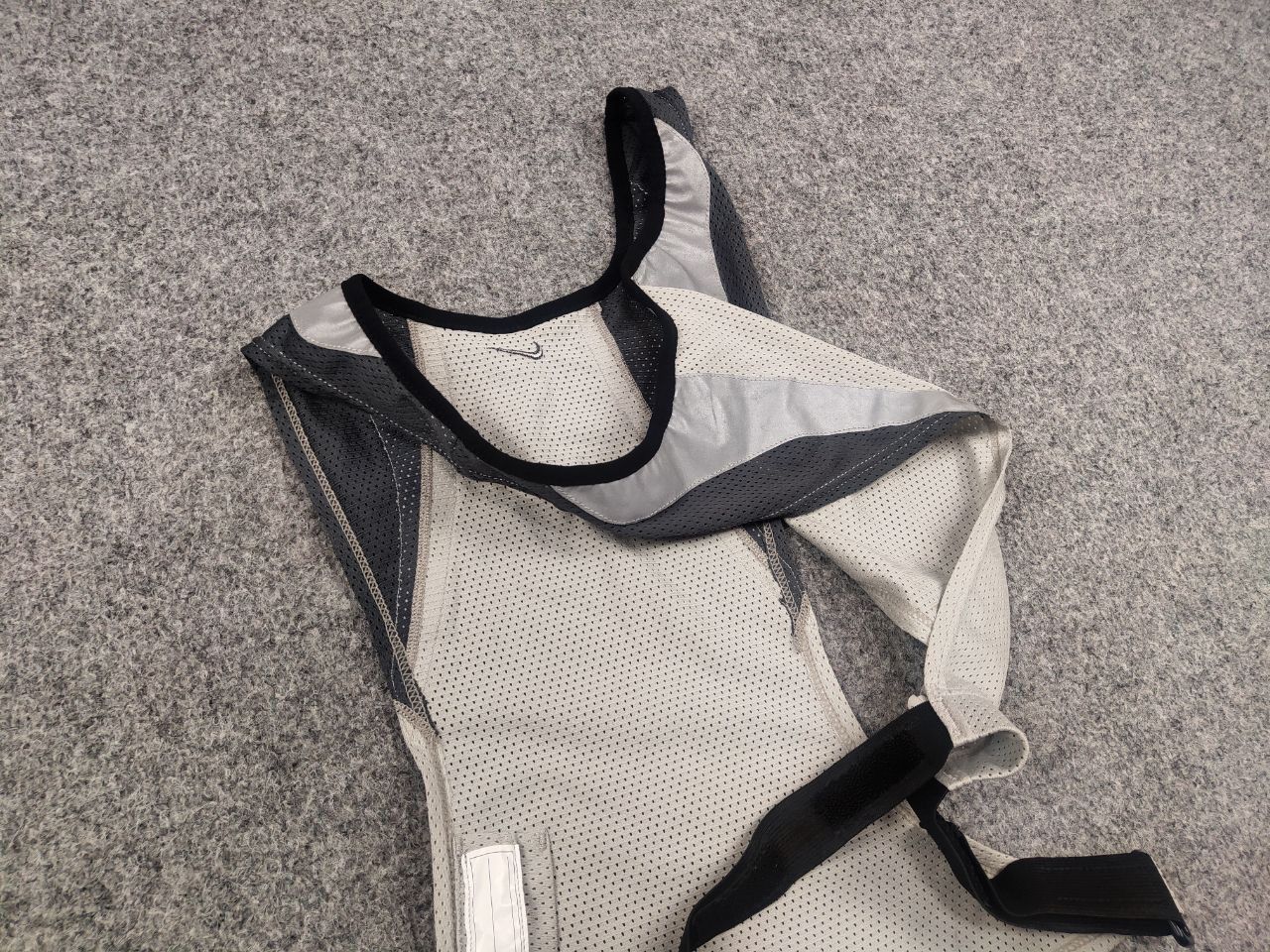 Nike Vintage Nike Running Vest Gray tones Reflective Y2K Style Size US M / EU 48-50 / 2 - 13 Thumbnail