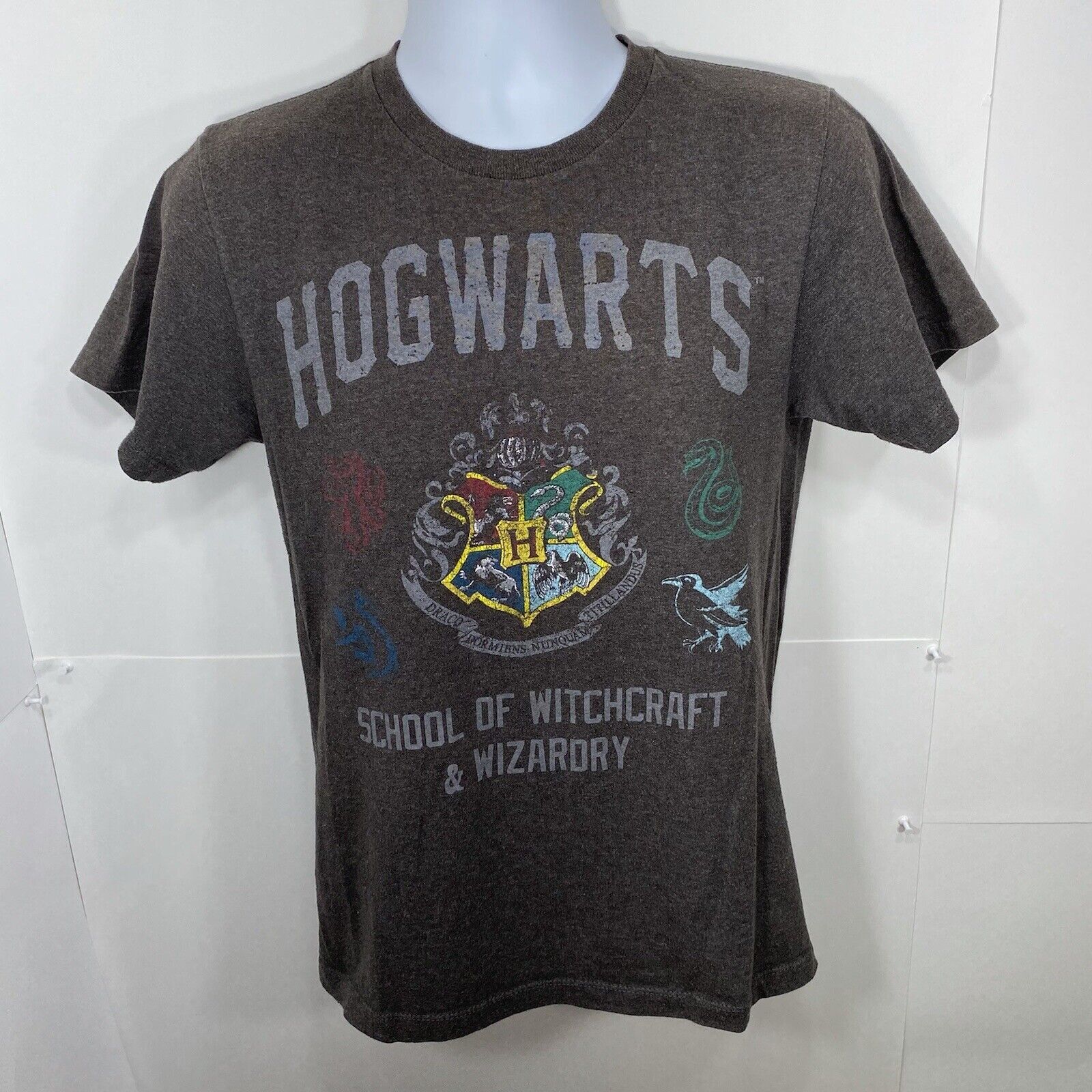Universal Studios Harry Potter School Of Witchcraft & Wizardry Small T-Shirt Size US S / EU 44-46 / 1 - 1 Thumbnail
