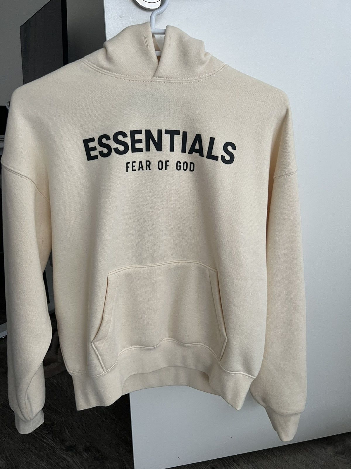 Essentials deals Hoodie Buttercream Size L