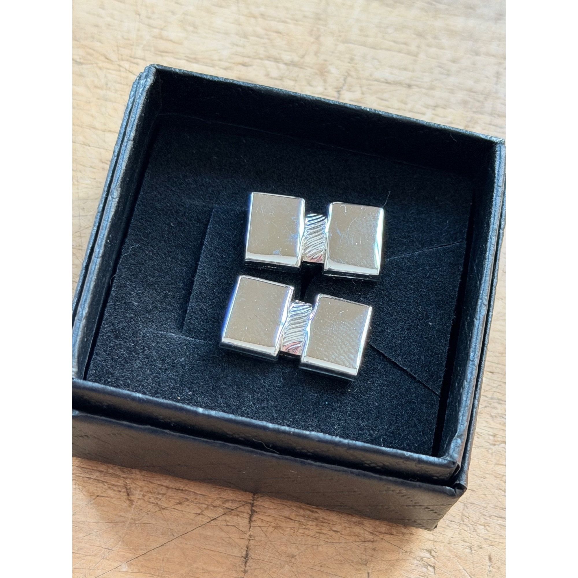 Other Silver Square Cufflinks With Ribbed Detail In Gift Box Size ONE SIZE - 7 Thumbnail