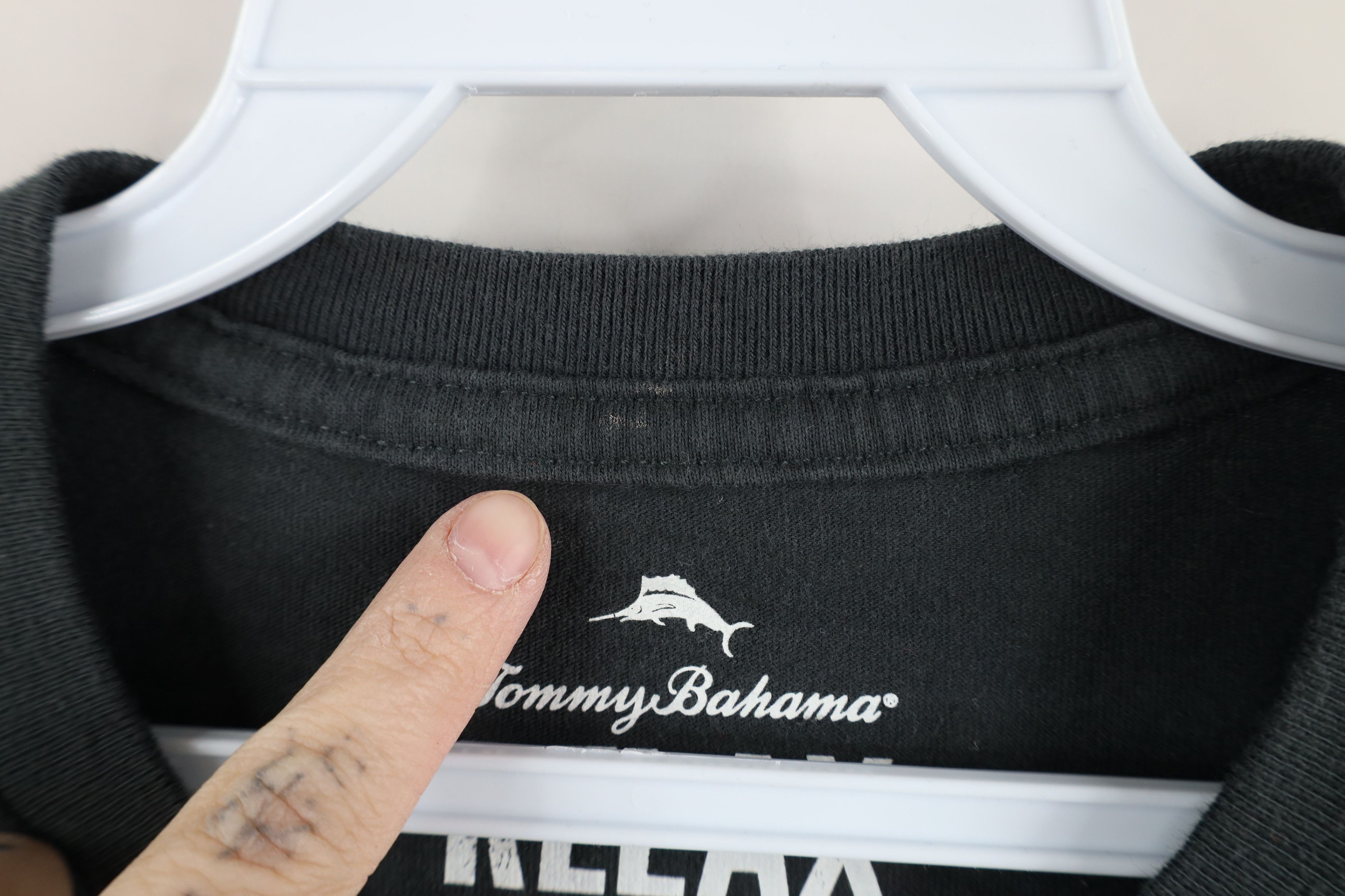 Tommy Bahama × Vintage Vintage Y2K Tommy Bahama Relax Football Drink T-Shirt Gray Size US L / EU 52-54 / 3 - 6 Thumbnail