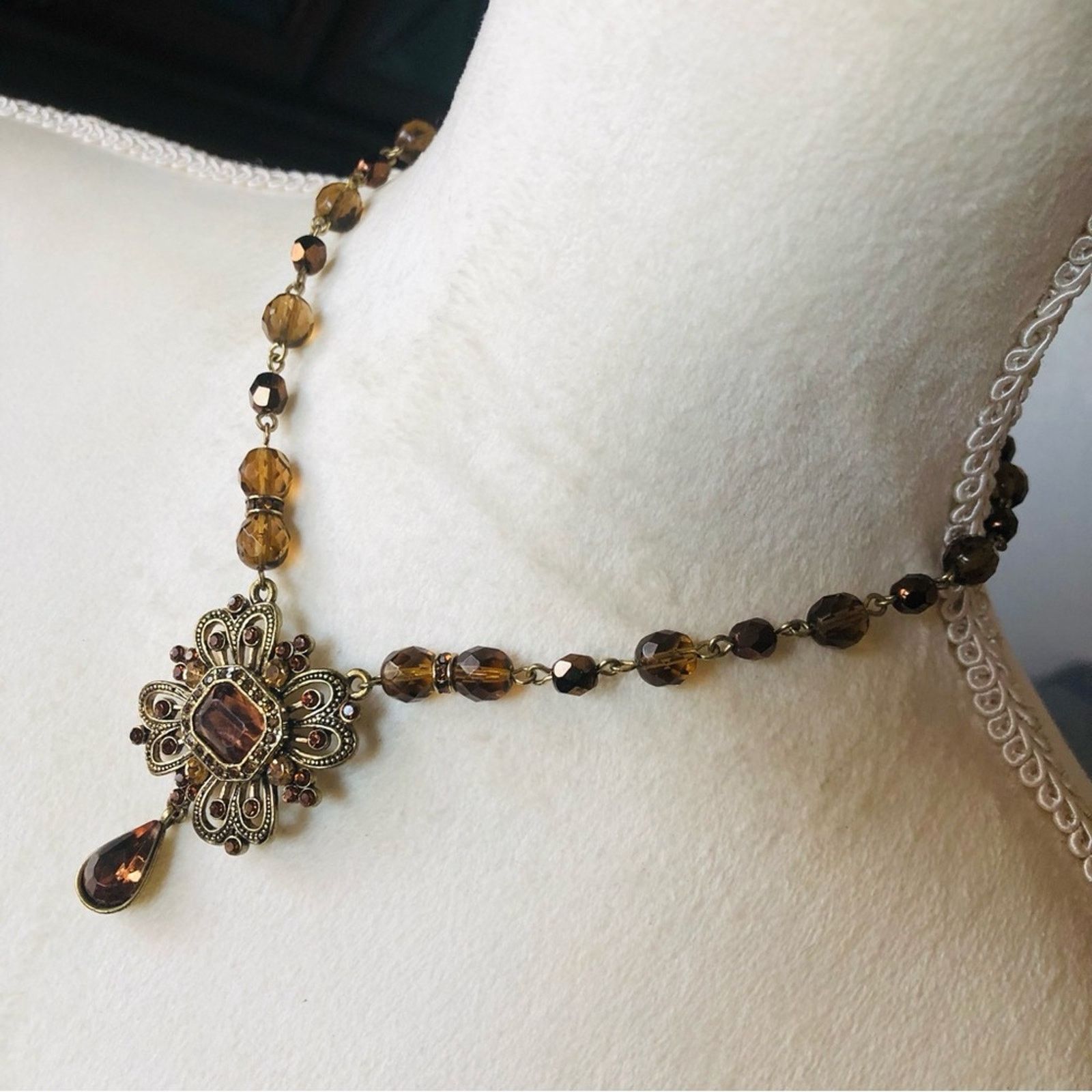 Vintage Vintage Avon brown topaz elegant chandelier style necklace Size ONE SIZE - 4 Thumbnail