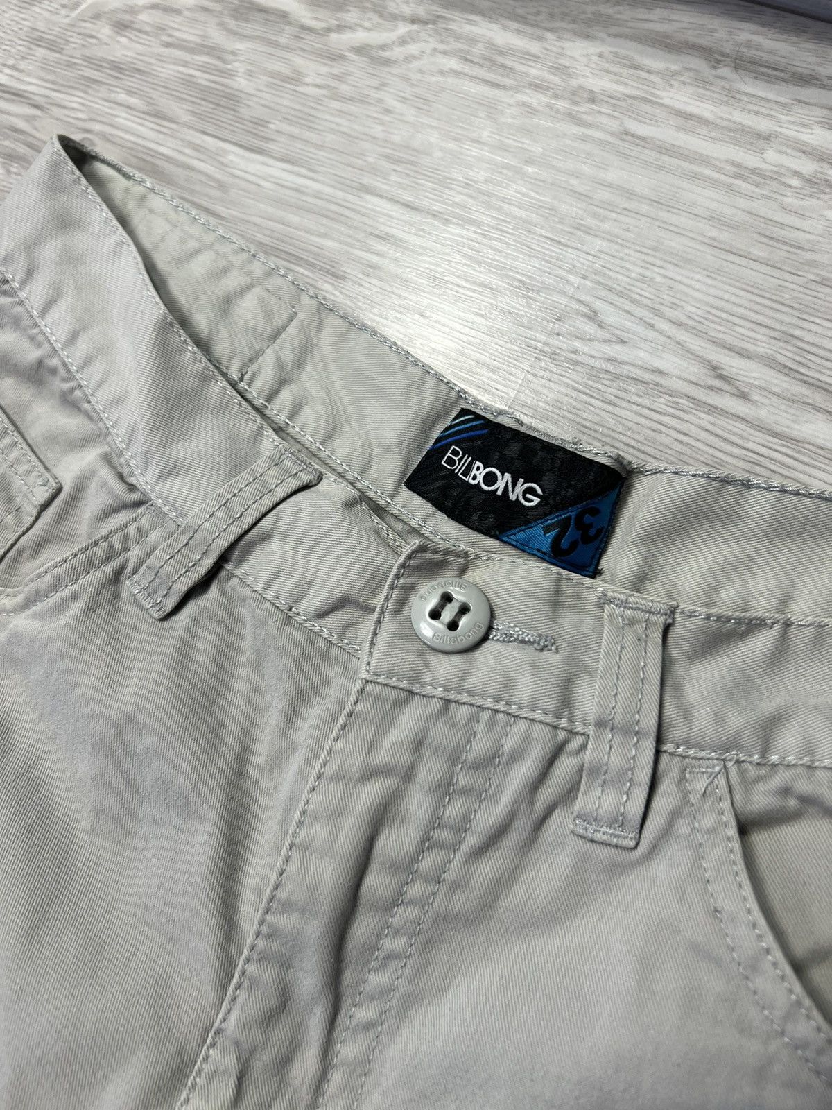 Billabong × Vintage Vintage Billabong Shorts With Logo Size US 32 / EU 48 - 7 Thumbnail