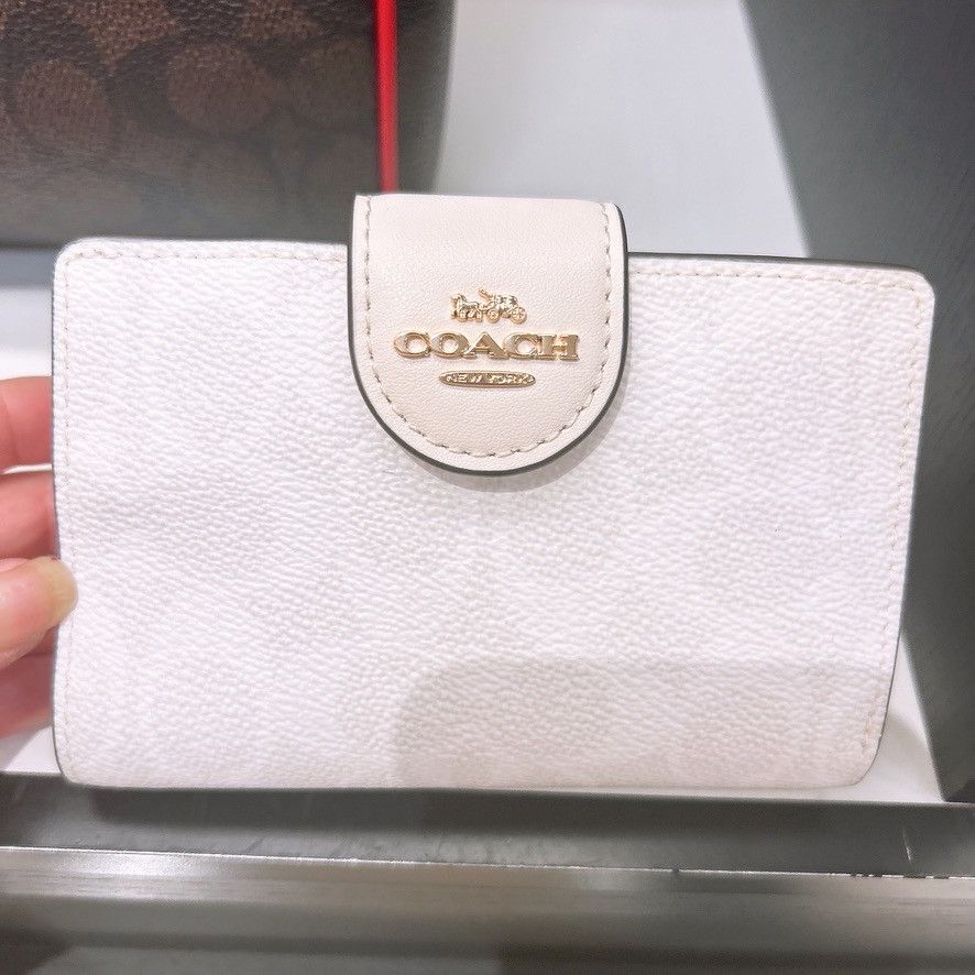 Coach Medium Corner Zip Wallet In Signature Canvas CW786 Size ONE SIZE - 1 Thumbnail