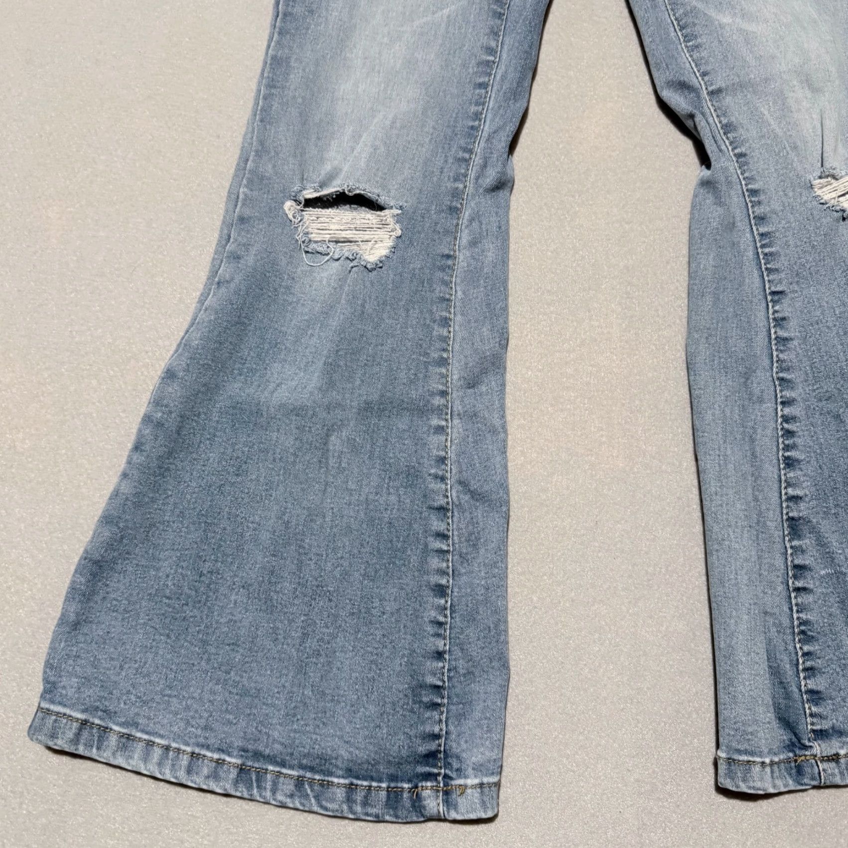 Jessica Simpson Jessica Simpson Lulu Ultra Flare Jeans Women's Light-Wash Denim Distressed - 10 Denim Blue Women Flared Jeans 10 Size 32" / US 10 / IT 46 - 3 Thumbnail