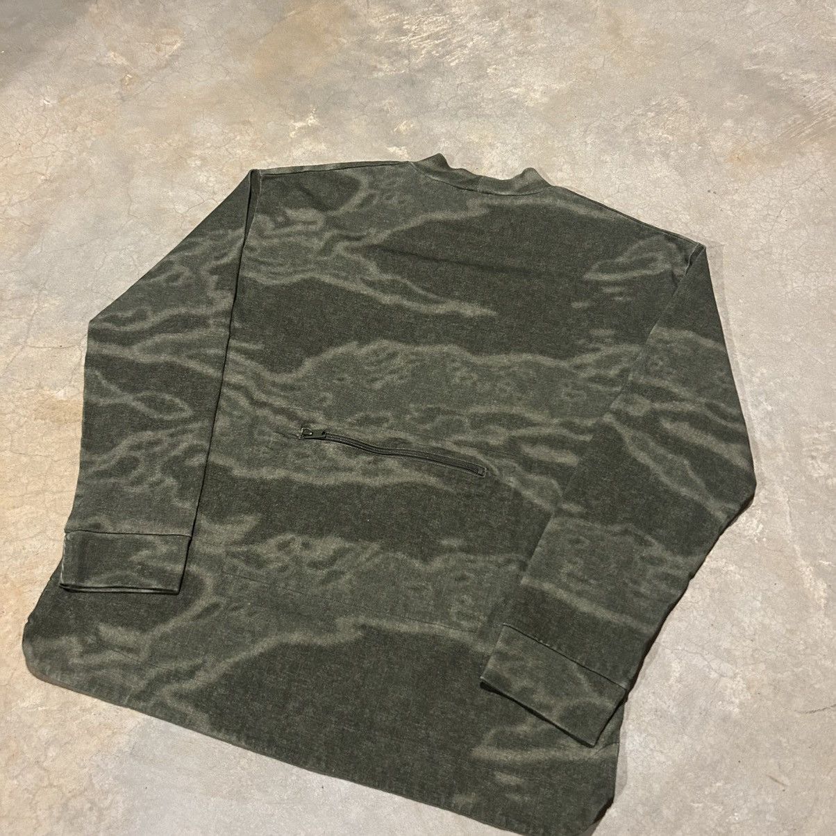 Kanye West Yeezy Season 3 Camo Moto Long Sleeve Crewneck Rare Kanye Size US M / EU 48-50 / 2 - 7 Thumbnail