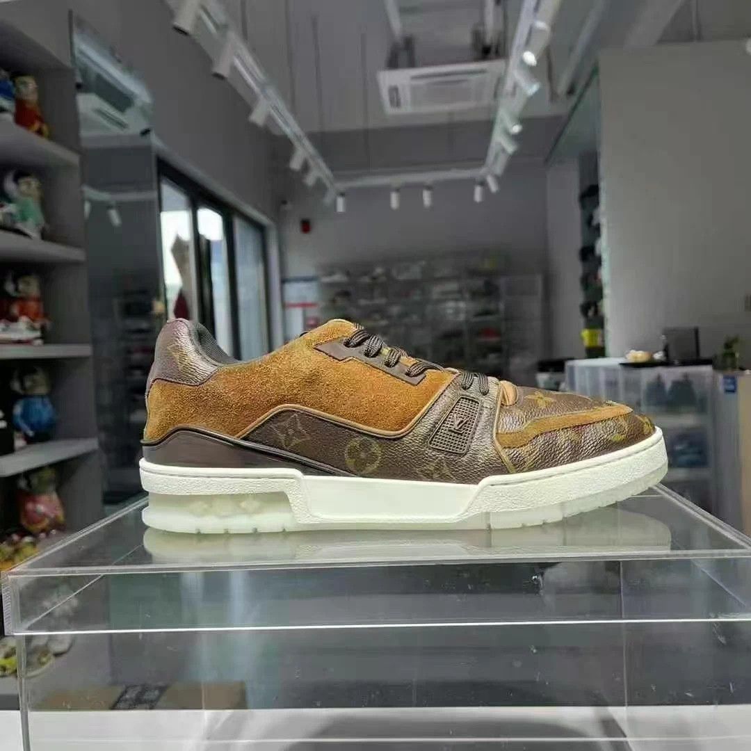 Louis Vuitton LV Monogram Trainer 42 Original Box Mint Size US 9 / EU 42 - 3 Thumbnail