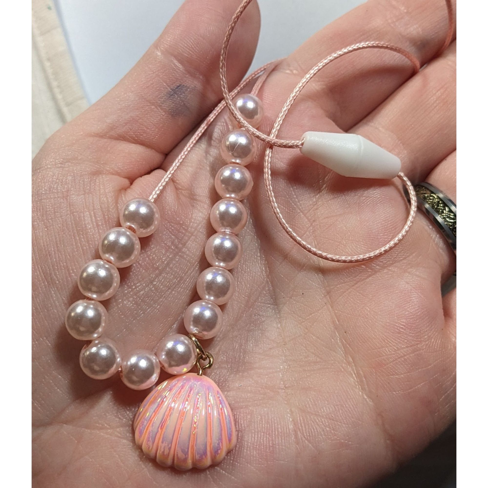 Other Pink Mermaidcore Iridescent Shell Pendant Beaded Necklace Size ONE SIZE - 5 Thumbnail