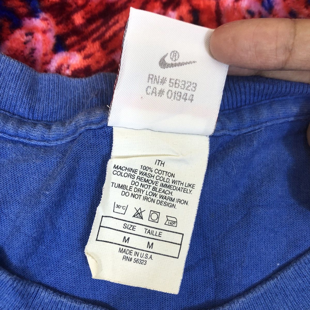 Nike Vintage 90’ NIKE CENTER SWOOSH Logo Made In USA Tee Shirt Size US M / EU 48-50 / 2 - 5 Thumbnail