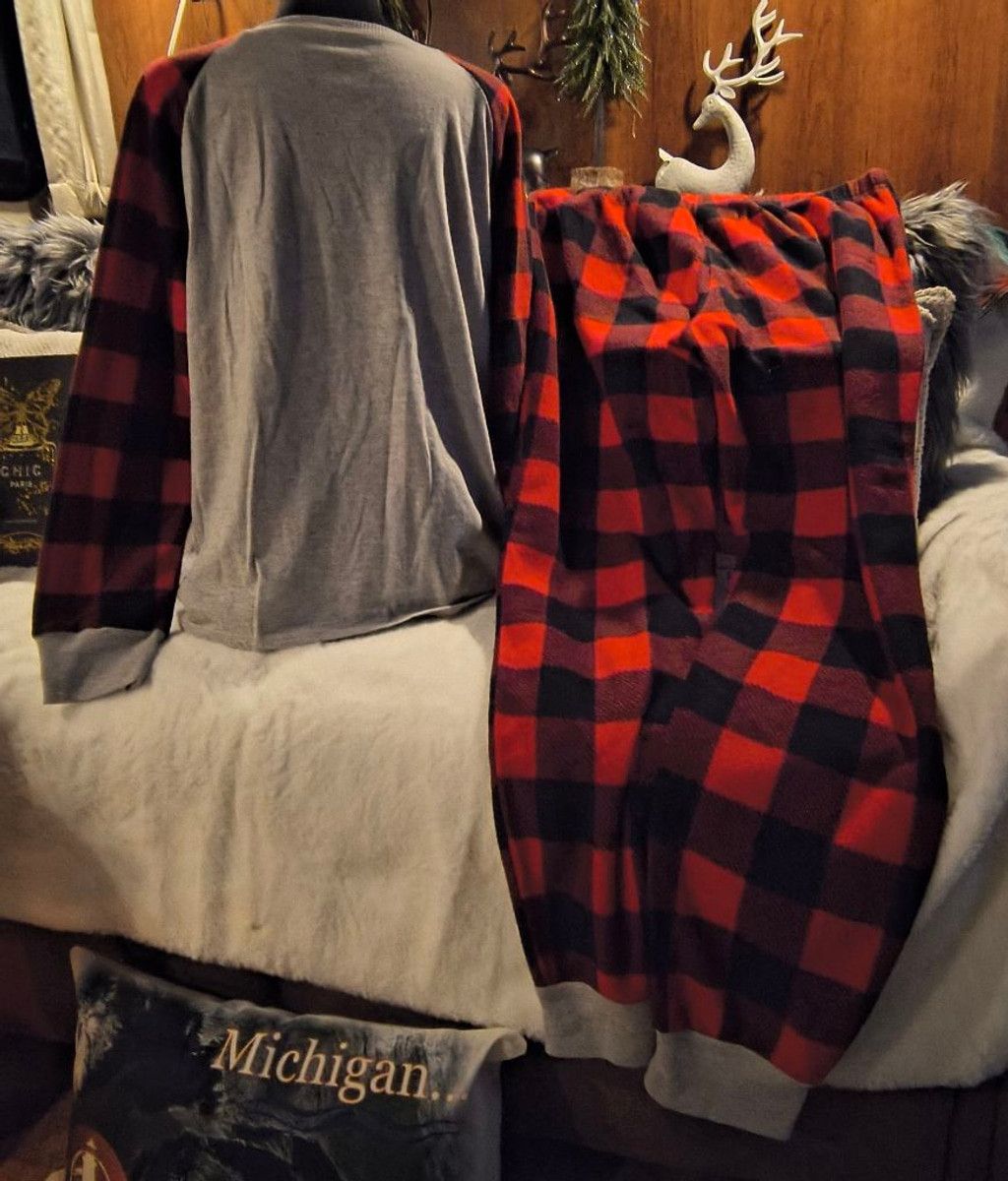 The Unbranded Brand Women's Red Plaid Holiday Pajamas Size 31" - 4 Thumbnail