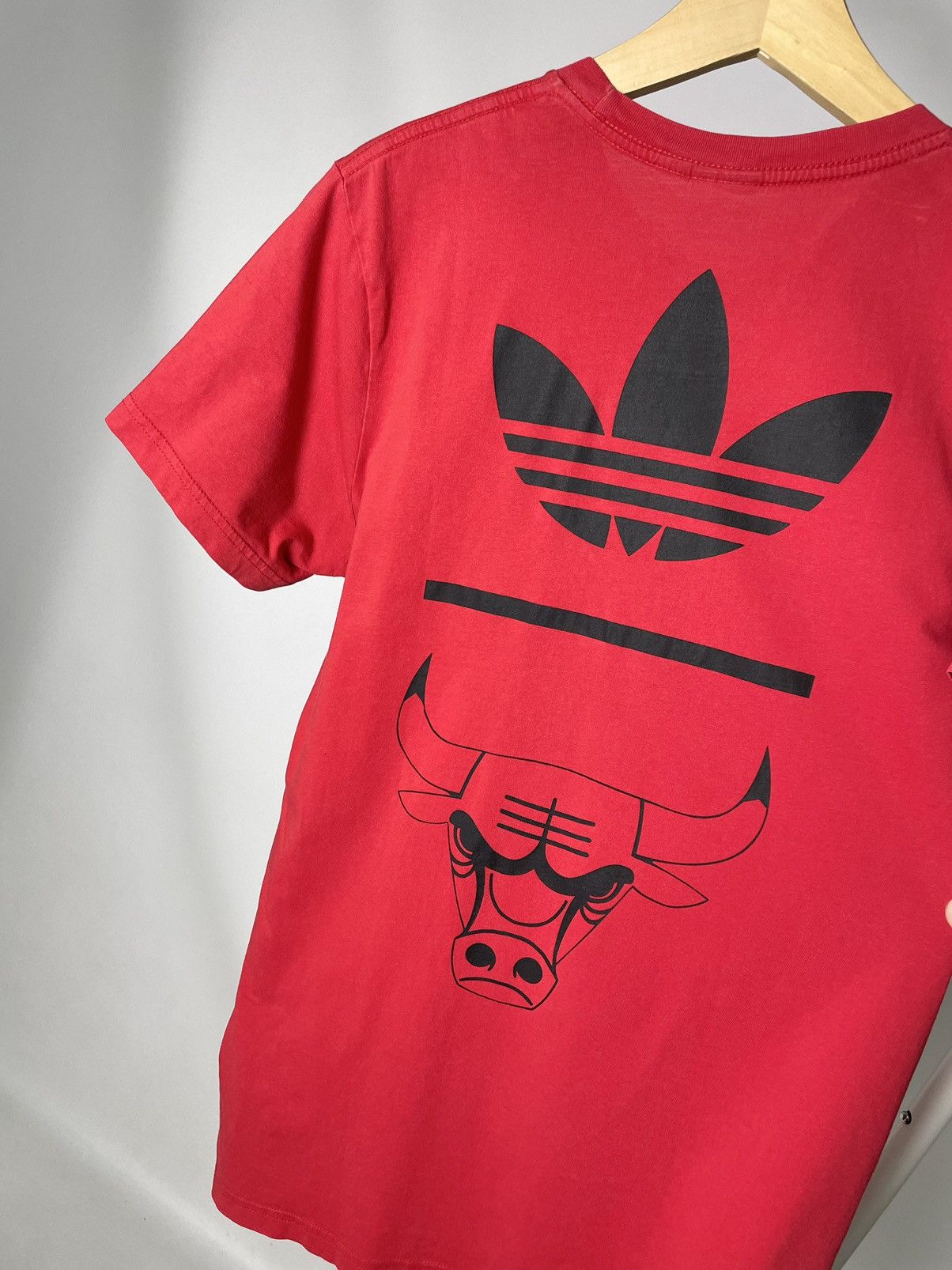 Adidas Adidas Originals x NBA 👹🏀 Chicago Bulls jersey tee t shirt Size US M / EU 48-50 / 2 - 8 Thumbnail