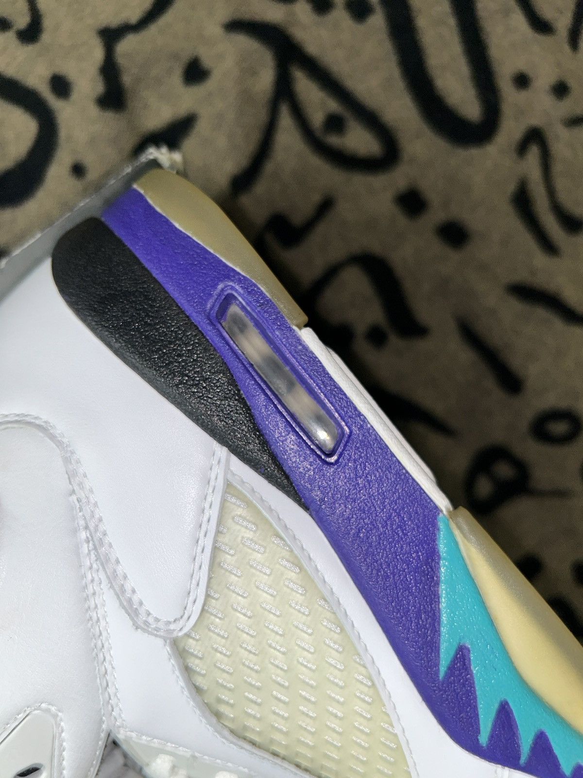 Jordan Brand 2006 DS Air Jordan V (5) LS “Grape” Size US 9 / EU 42 - 11 Thumbnail