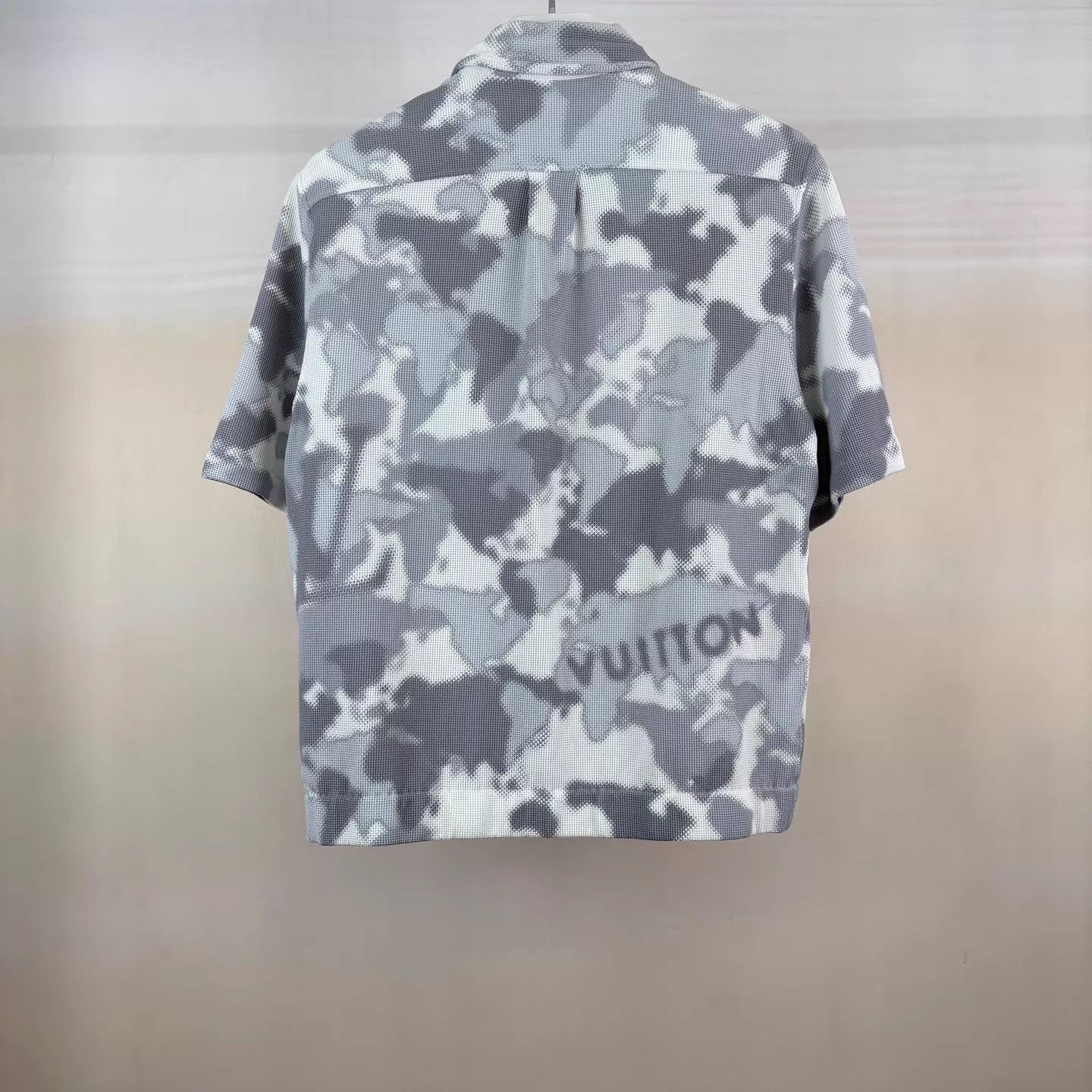 Louis Vuitton Louis Vuitton Gray Camo Short Shirt M New With Tags Size US M / EU 48-50 / 2 - 2 Thumbnail