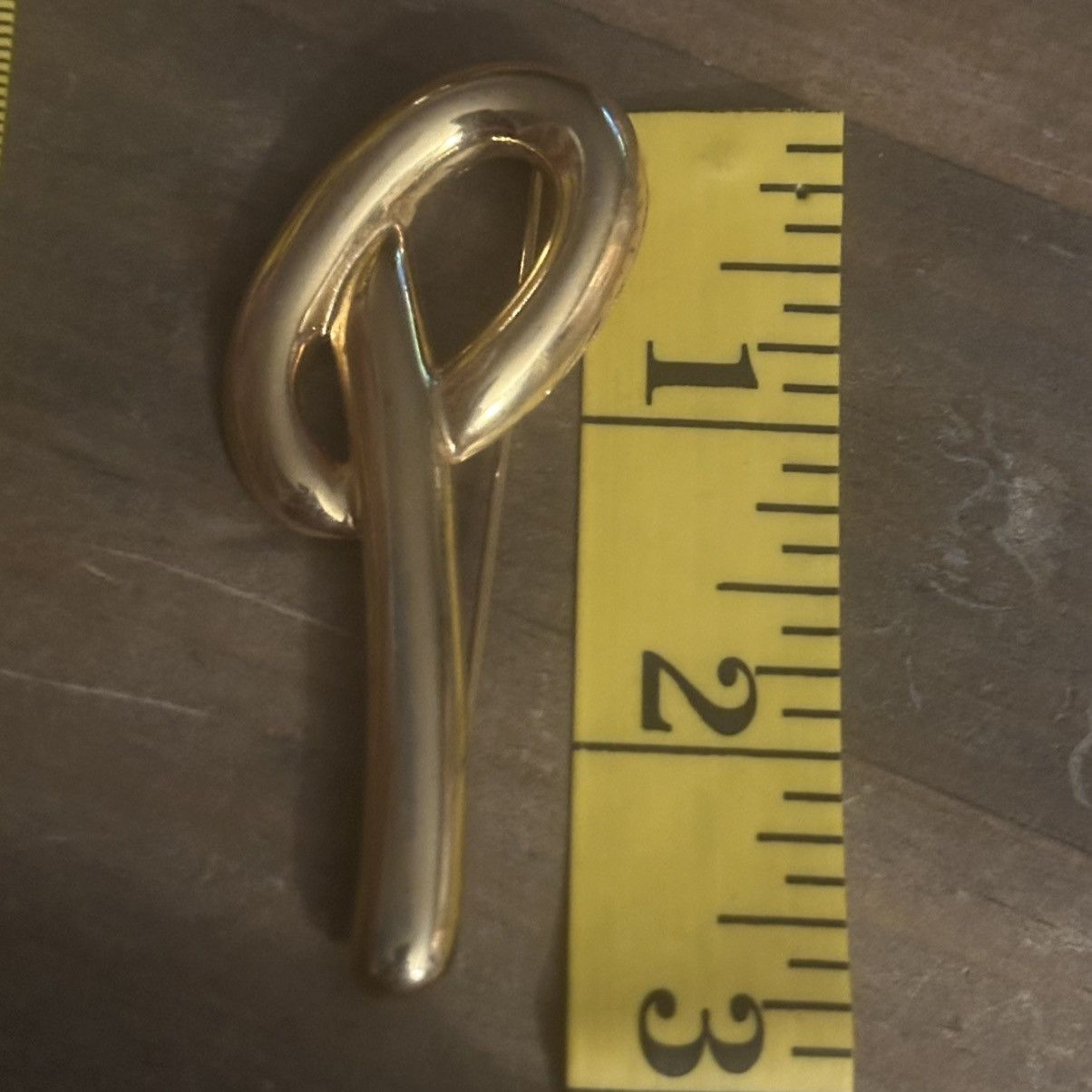 Vintage Vintage gold tone puffy letter P brooch Size ONE SIZE - 4 Thumbnail