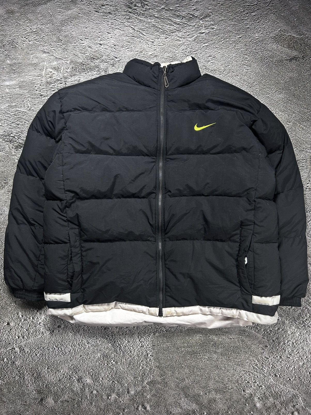 Nike × Vintage Nike black puffer jacket big logo vintage 90s reversible Size US XXL / EU 58 / 5 - 3 Thumbnail