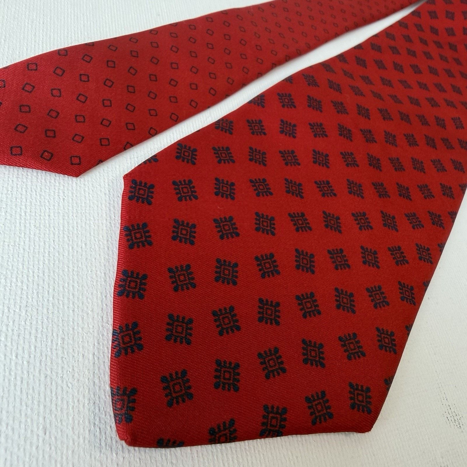 Tommy Hilfiger Tommy Hilfiger Vintage Red Silk Tie | Made in USA 1990s Size ONE SIZE - 9 Thumbnail