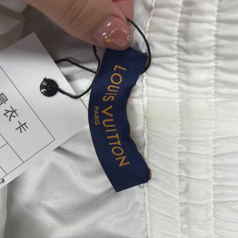 Louis Vuitton LOUIS VUITTON size l White logo printed striped leather bas Size US 32 / EU 48 - 3 Thumbnail