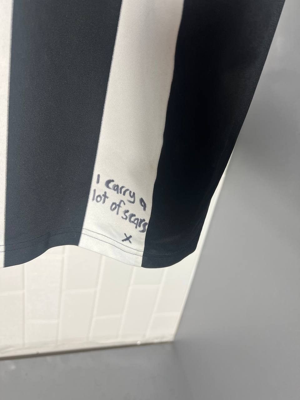 Adidas VINTAGE ADIDAS FC NEW CASTLE UNITED ENGLAND SOCCER JERSEY Size US L / EU 52-54 / 3 - 10 Thumbnail