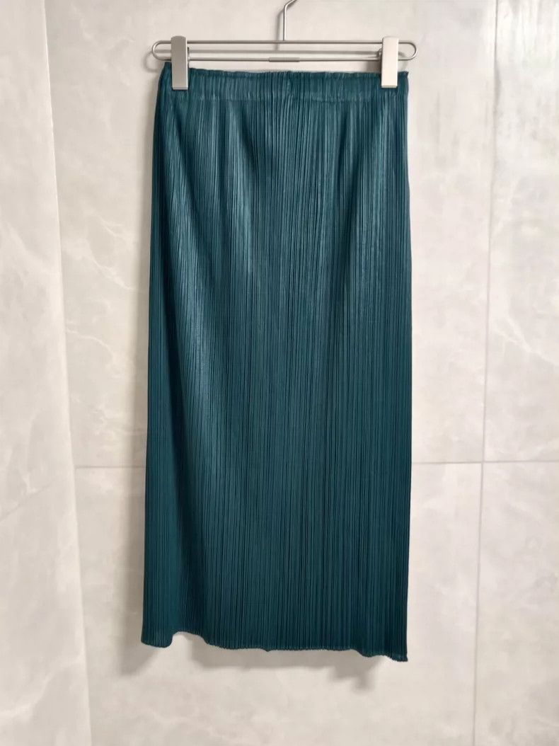 Issey Miyake Issey Miyake size:2 Dark green single-sided pleated skirt Size 22" - 1 Thumbnail