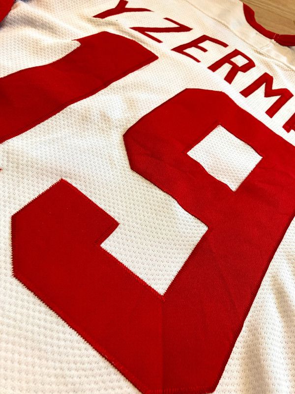 Starter NHL Yzerman Detroit Red Wings Starter Jersey Vintage 90's Size US XL / EU 56 / 4 - 14 Thumbnail