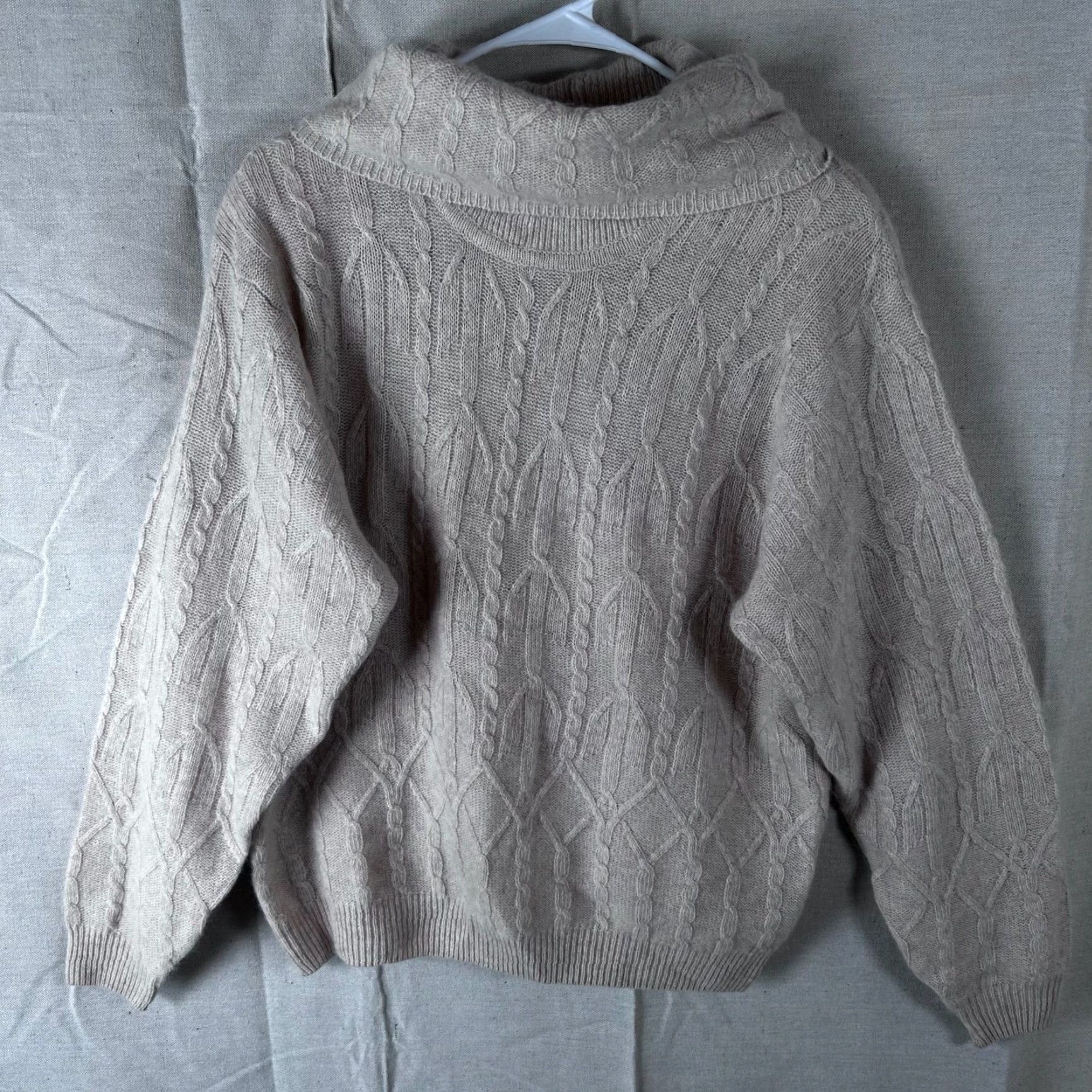 Vintage Jeanne Pierre Women Large Tan Lambswool Angora Cable Knit Cowl Neck Sweater Size L / US 10 / IT 46 - 4 Thumbnail