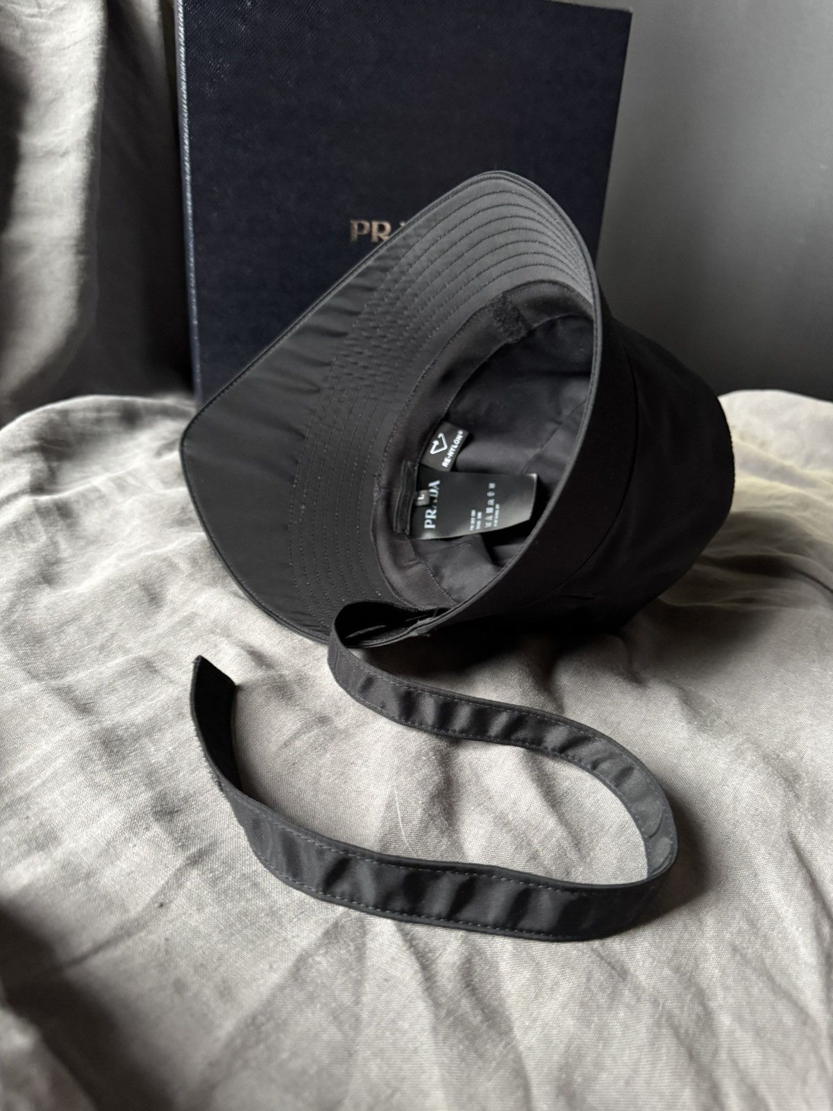 Prada Prada - Re-Nylon Black Bucket Hat with Triangle Pouch / SS22 Size ONE SIZE - 2 Thumbnail