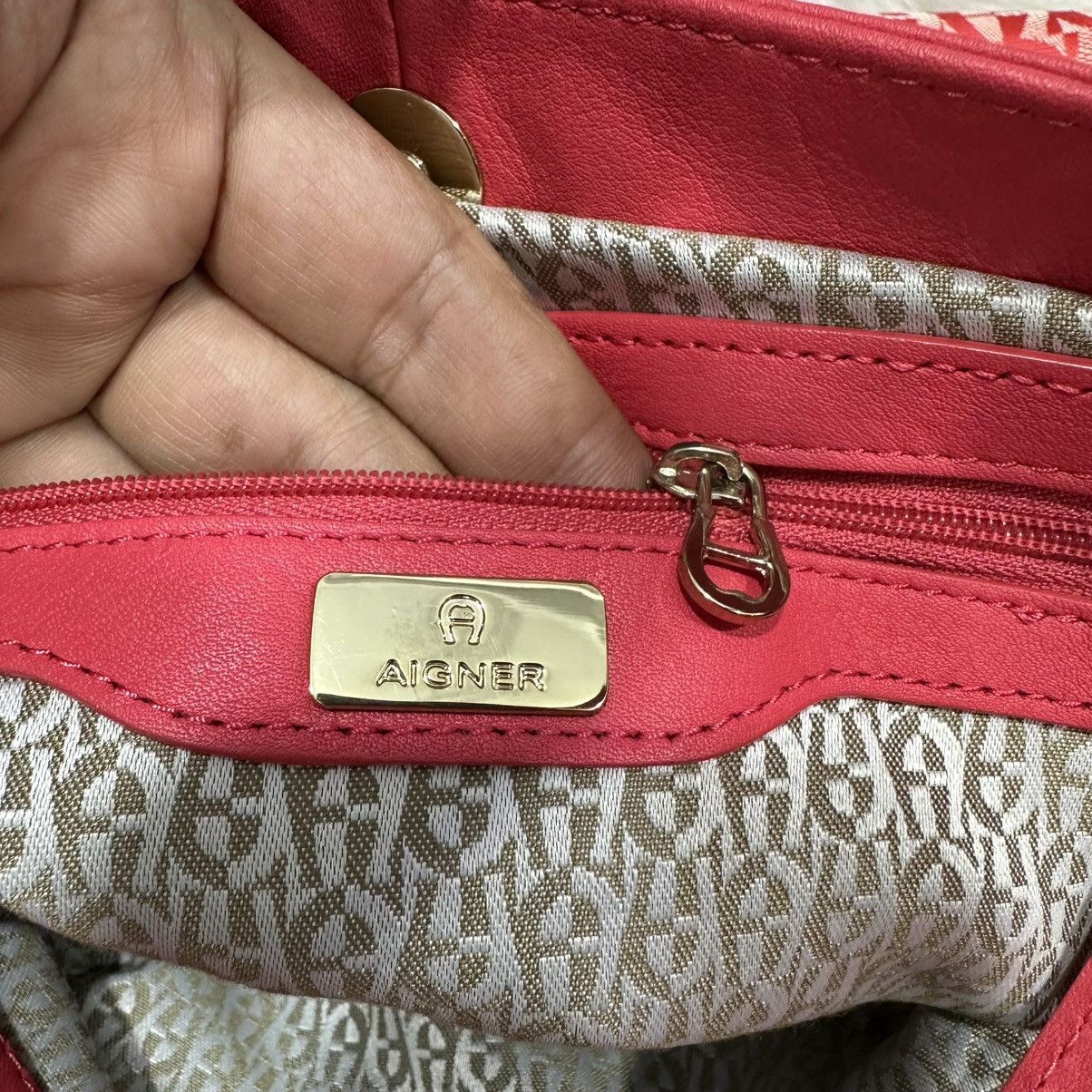 Aigner Authentic AIGNER Monogram Handbag Size ONE SIZE - 14 Thumbnail