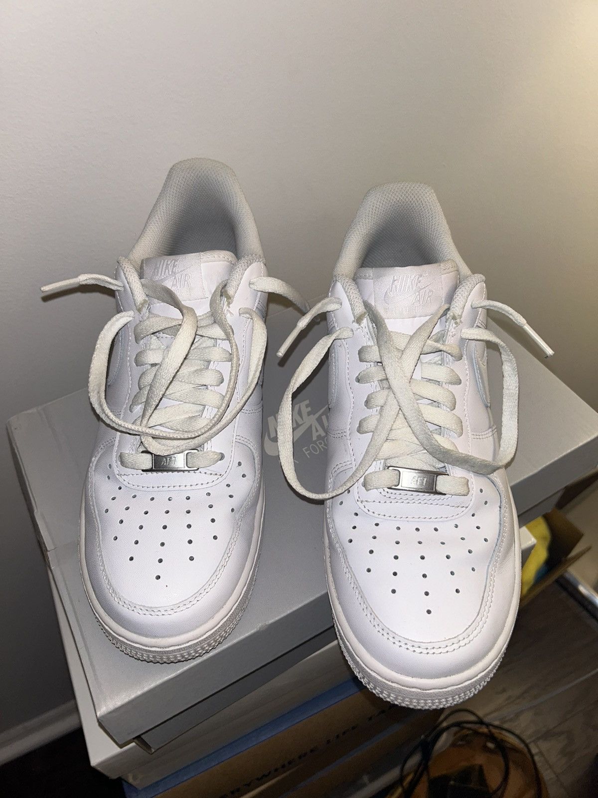Nike Air Force 1 07 White Size US 8.5 / EU 41-42 - 3 Thumbnail