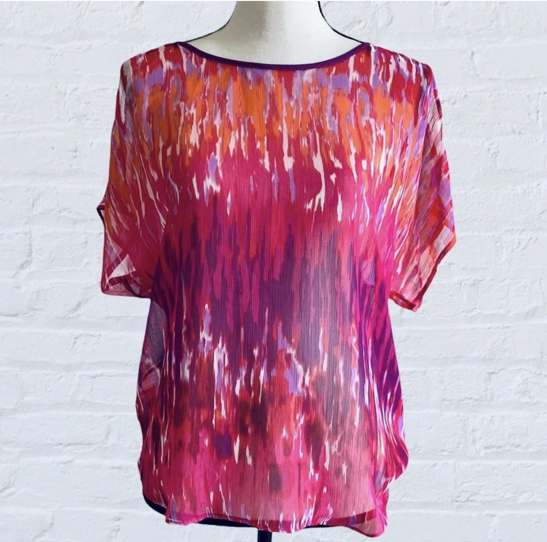 Express EXPRESS ZIP BACK SLIT SLEEVE SHORT SLEEVE COLD SHOULDER TOP Size XS / US 0-2 / IT 36-38 - 1 Thumbnail