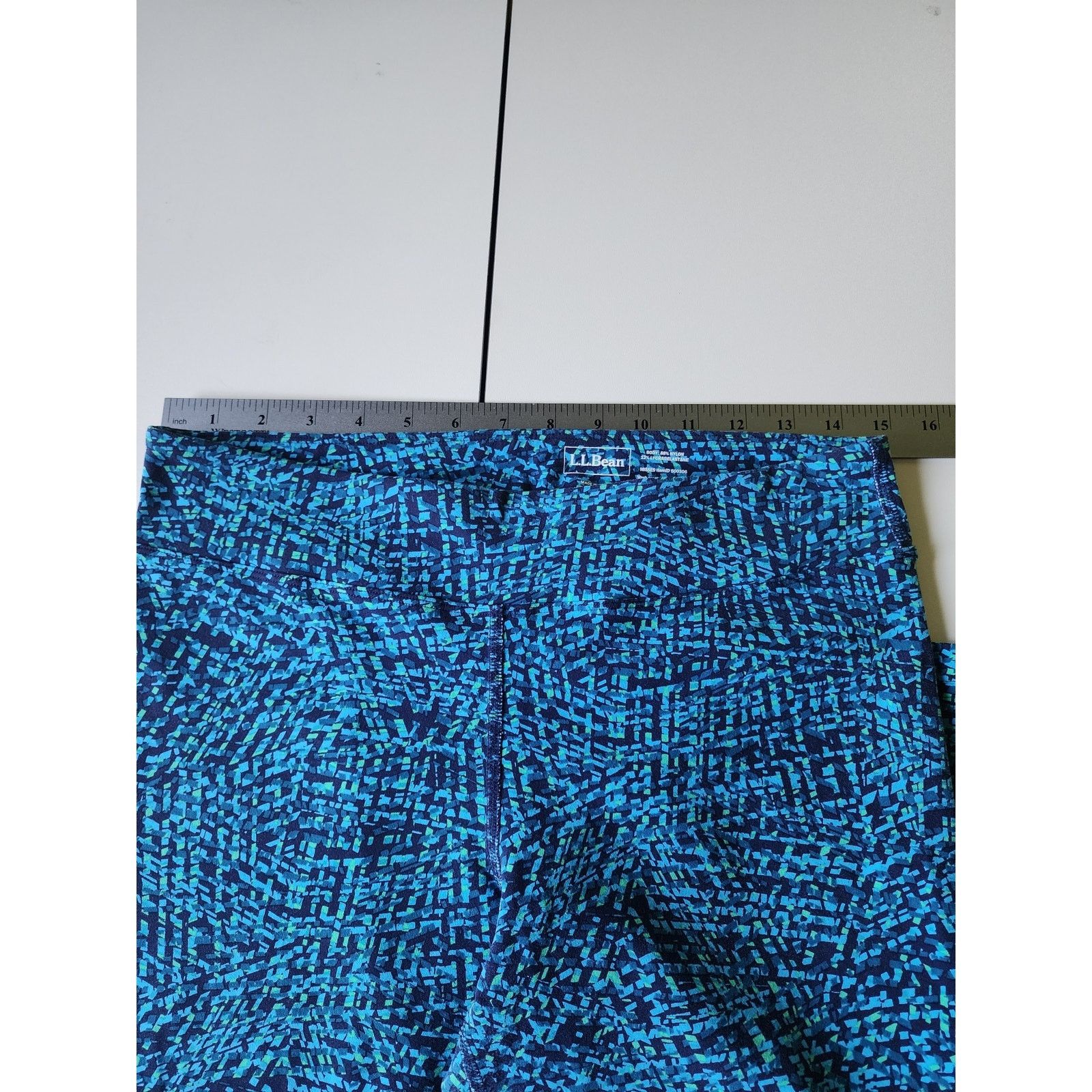 L.L. Bean L.L. Bean Performance Capri Womens Medium Blue Geo Size 30" / US 8 / IT 44 - 4 Thumbnail