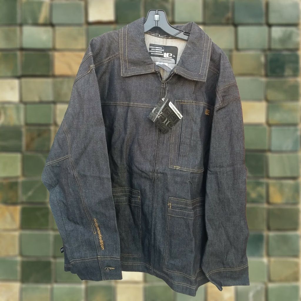 Nike VINTAGE Nike Limited Edition Mens Oversized Denim Jacket XXL Model Size US XXL / EU 58 / 5 - 1 Thumbnail