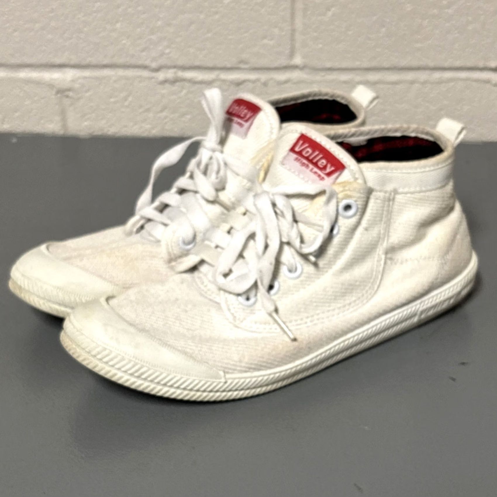 Vintage VINTAGE Volley High Leap Sneaker Mens 7 EU 39 All White Lace Up Unisex White Sneakers Mens Size 7 EU 39 Australia Volley High Leap Sneaker Size US 6 / EU 39 - 2 Thumbnail