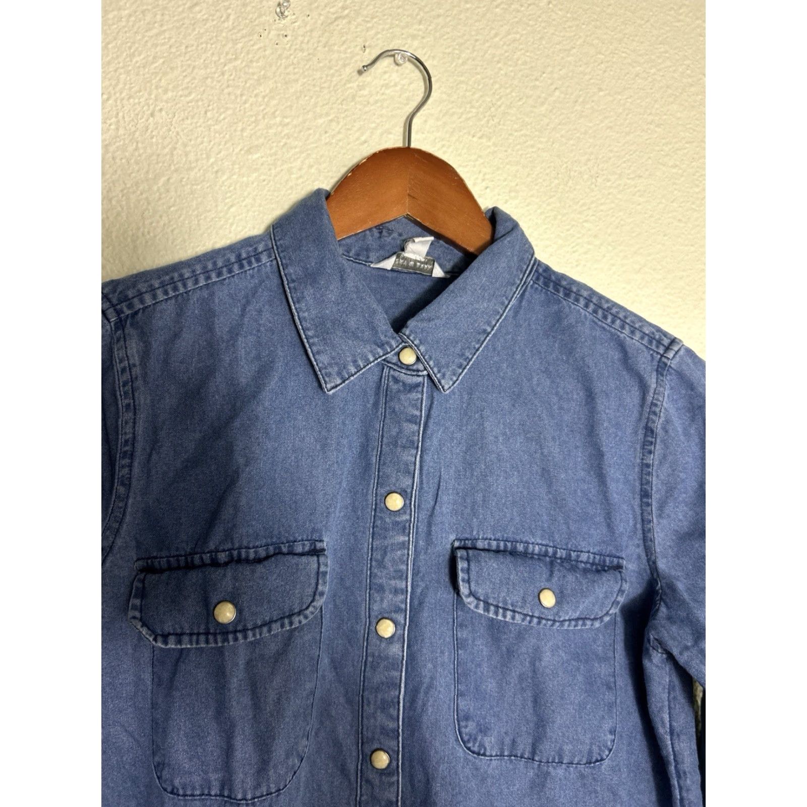 Lucky Brand Lucky Brand Chambray Denim Button-Up Shirt Small Women Regular Blue Long Sleeve Collared Pocket Bohemian Western Casual Size S / US 4 / IT 40 - 3 Thumbnail