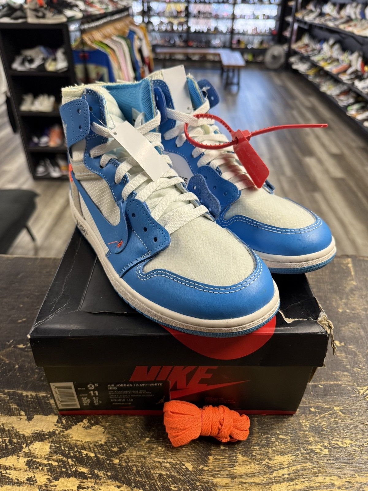 Jordan Brand × Off-White Air Jordan 1 x Off-White UNC Size 9.5 New Size US 9.5 / EU 42-43 - 2 Thumbnail