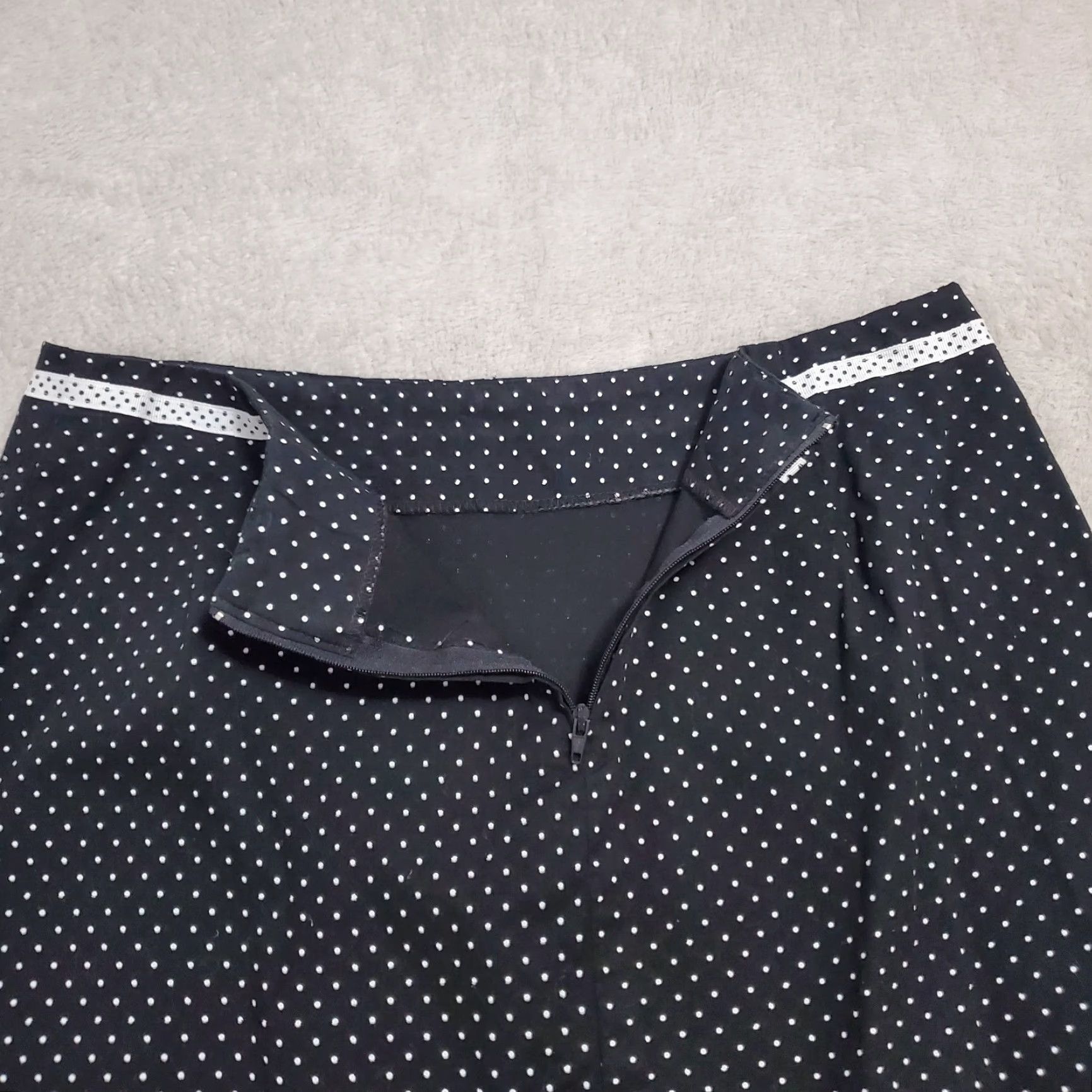 Etro VINTAGE Joe Benbasset Skirt Women A-Line Short 9 Black White Polka Dot Flower Applique Retro Size 30" / US 8 / IT 44 - 5 Thumbnail
