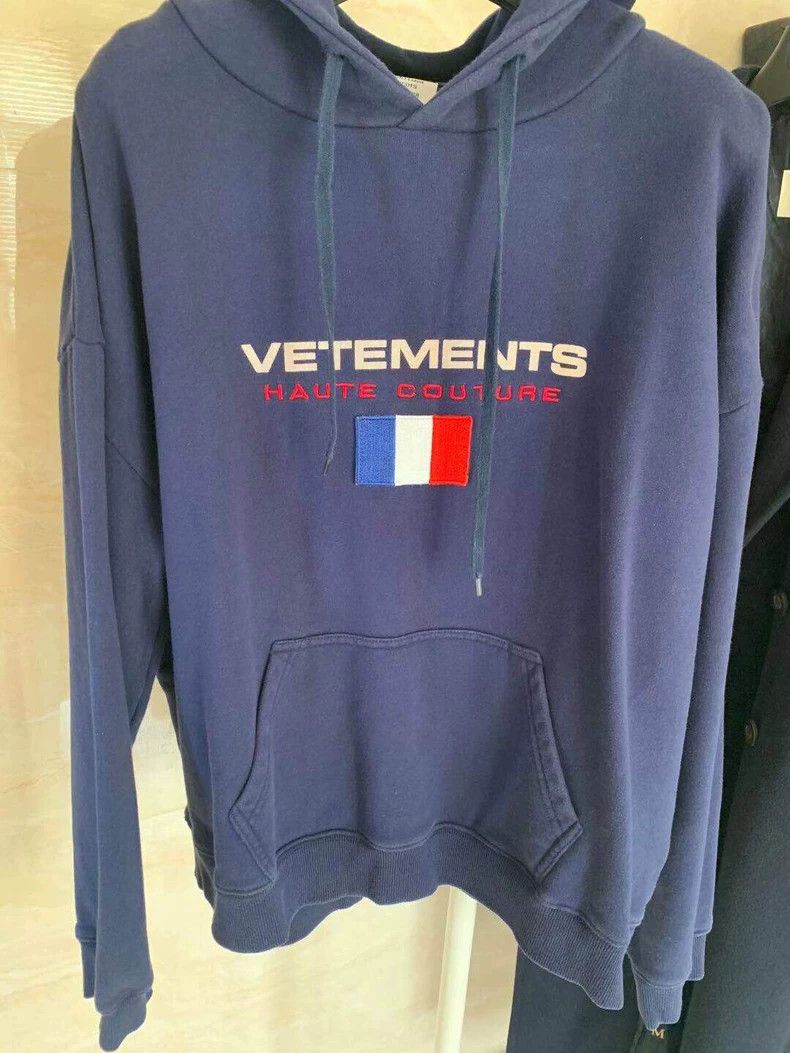 Vetements Vetements Flag Sweatshirt Size L Size US L / EU 52-54 / 3 - 1 Thumbnail