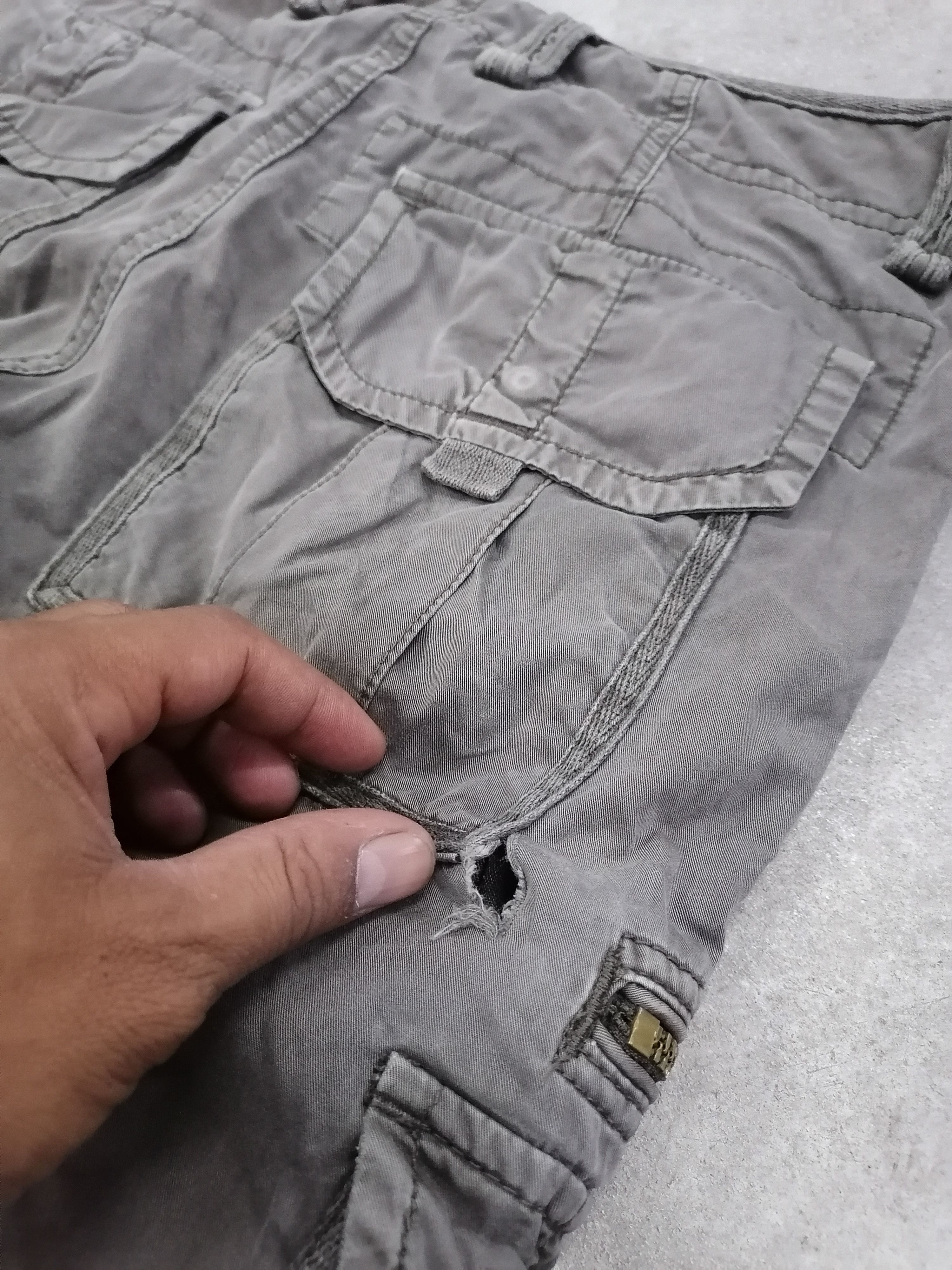Japanese Brand Trashed Faded Uniqlo Utility Pocket Distressed Cargo Pants Size US 31 - 10 Thumbnail