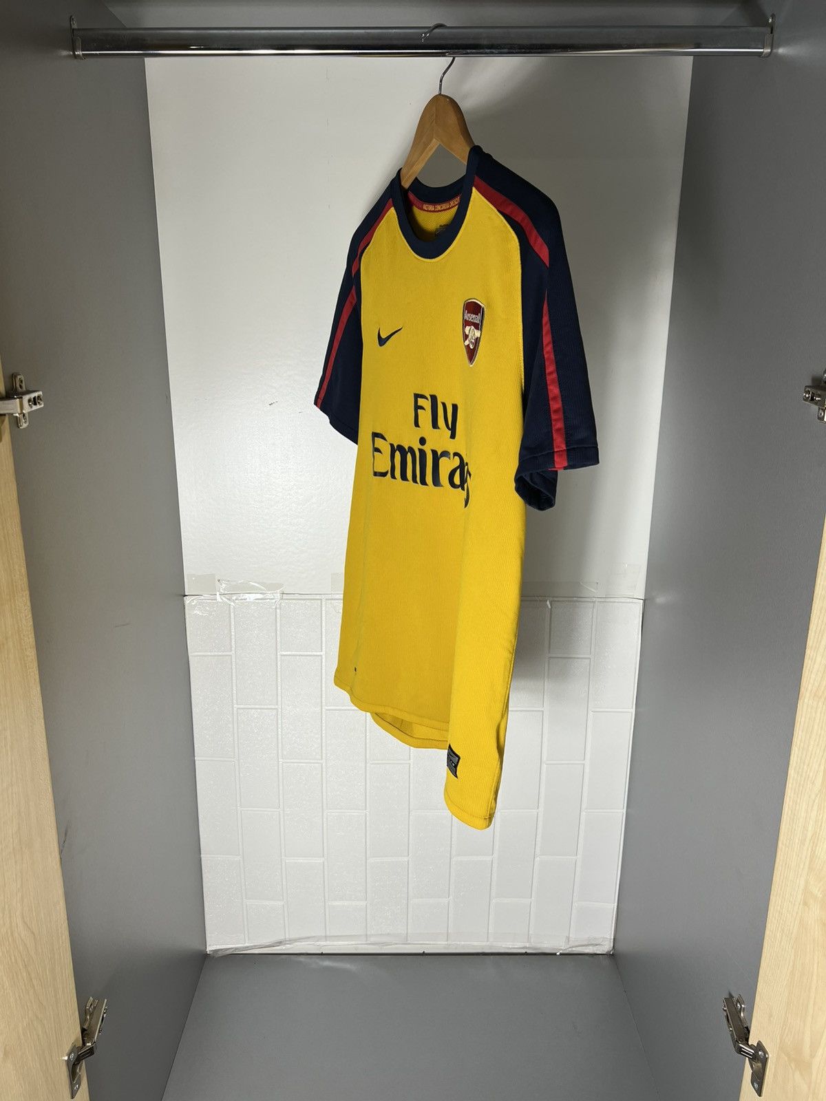 Nike VINTAGE NIKE FC ARSENAL LONDON ENGLAND SOCCER JERSEY RETRO Size US M / EU 48-50 / 2 - 13 Thumbnail