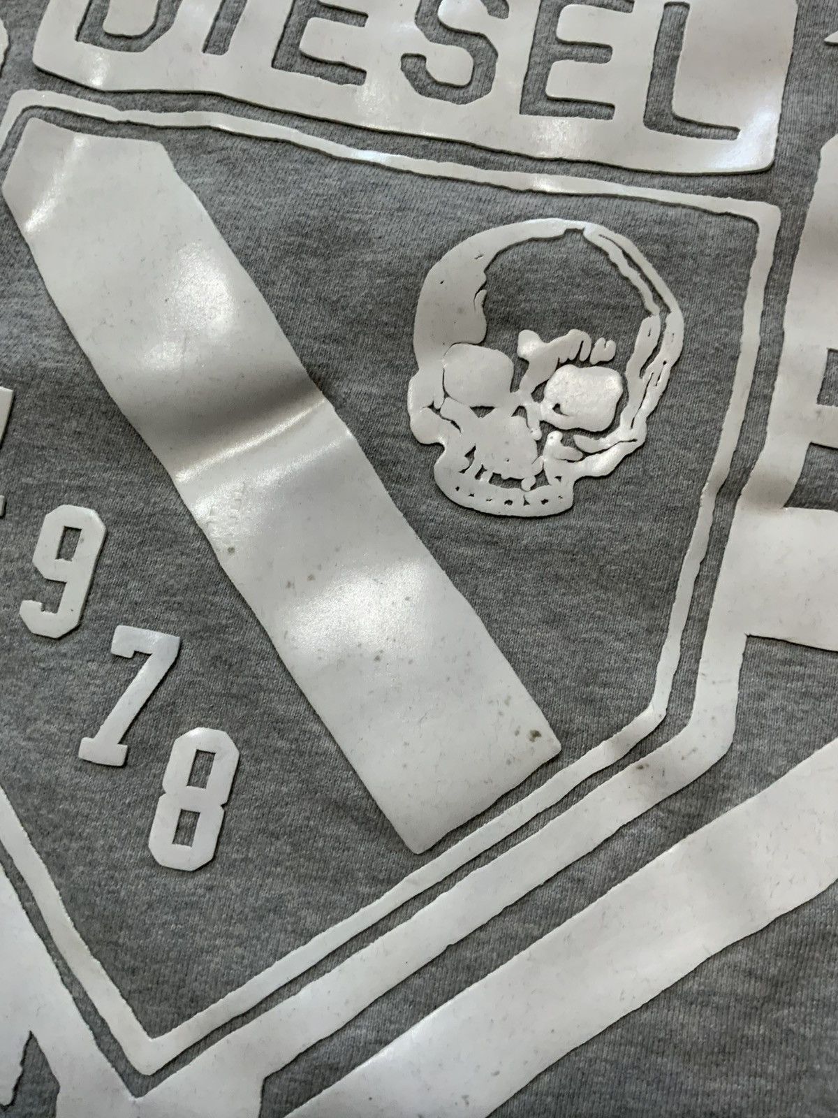 Diesel Diesel Gray Skull Crest Shield Graphic Crewneck Sweatshirt Size US L / EU 52-54 / 3 - 5 Thumbnail