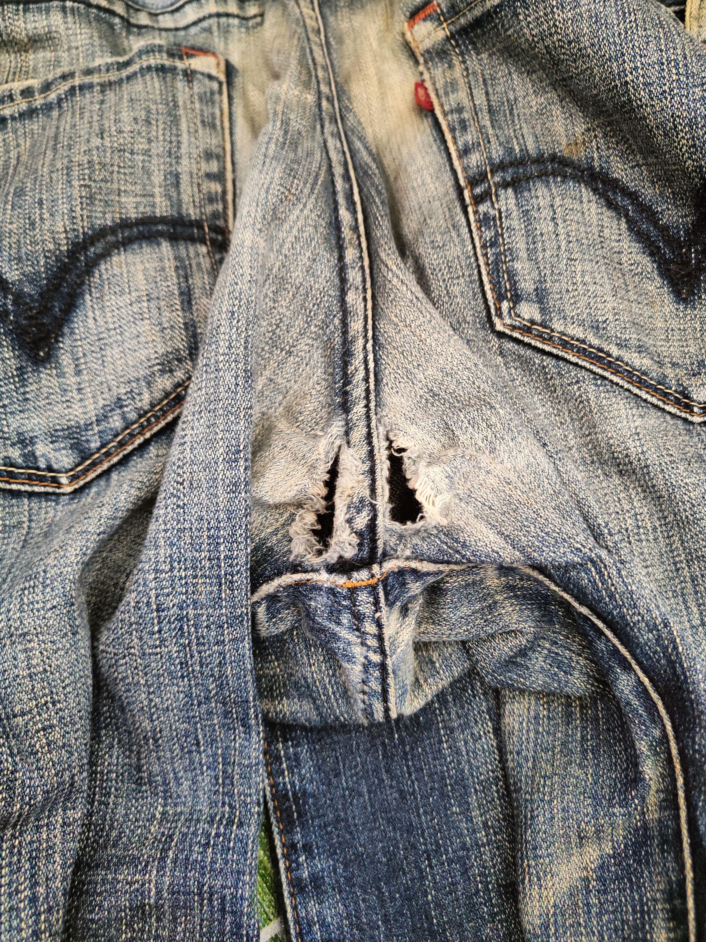 Levi's DL Levi's Dark Blue Distressed Ripped Jeans #46-823 Size US 33 - 8 Thumbnail