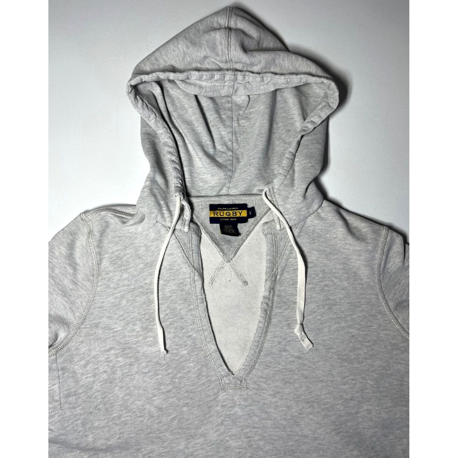 Ralph Lauren VINTAGE Ralph Lauren Rugby Women’s Hoodie V-Neck Pullover Size S Gray Size S / US 4 / IT 40 - 5 Thumbnail