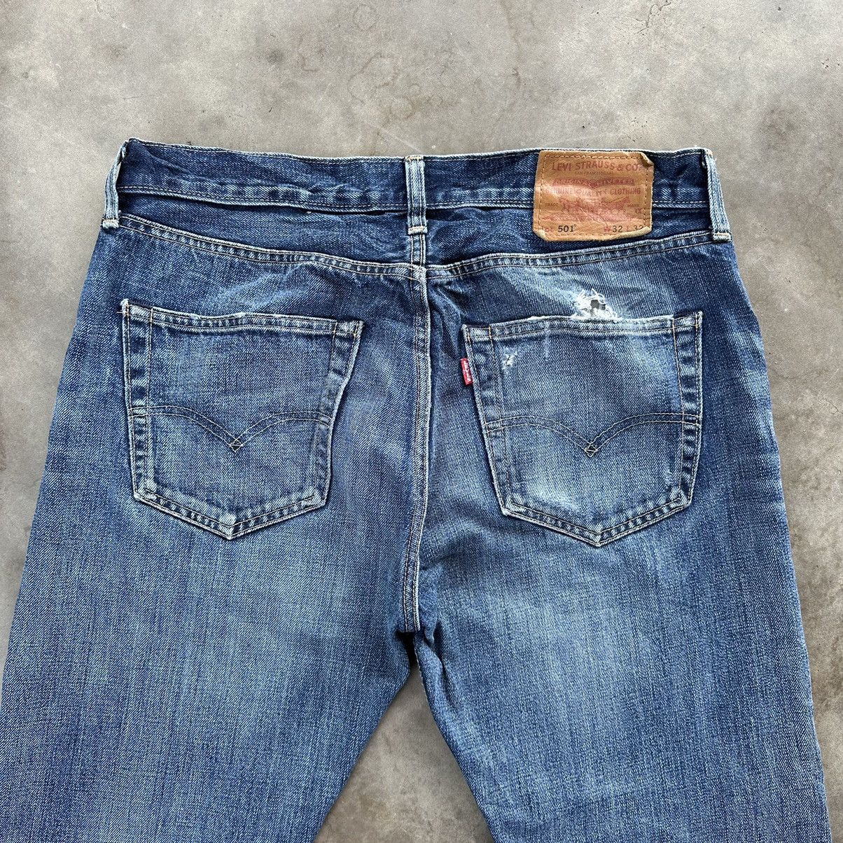Levi's Vintage Levi’s 501 Distressed Faded Denim Jean Pant W33 Size US 33 - 13 Thumbnail