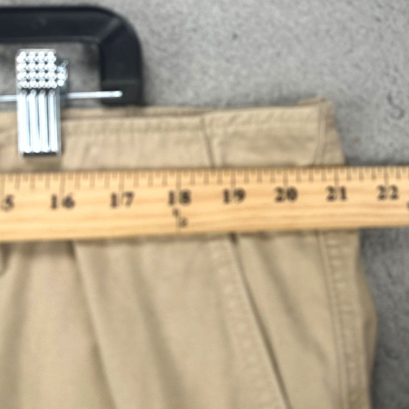 Old Navy VINTAGE Old Navy The Broken-In Cargo Pants Mens 42x30 Tan Cargo Pocket Straight Leg EUC Size US 42 / EU 58 - 5 Thumbnail